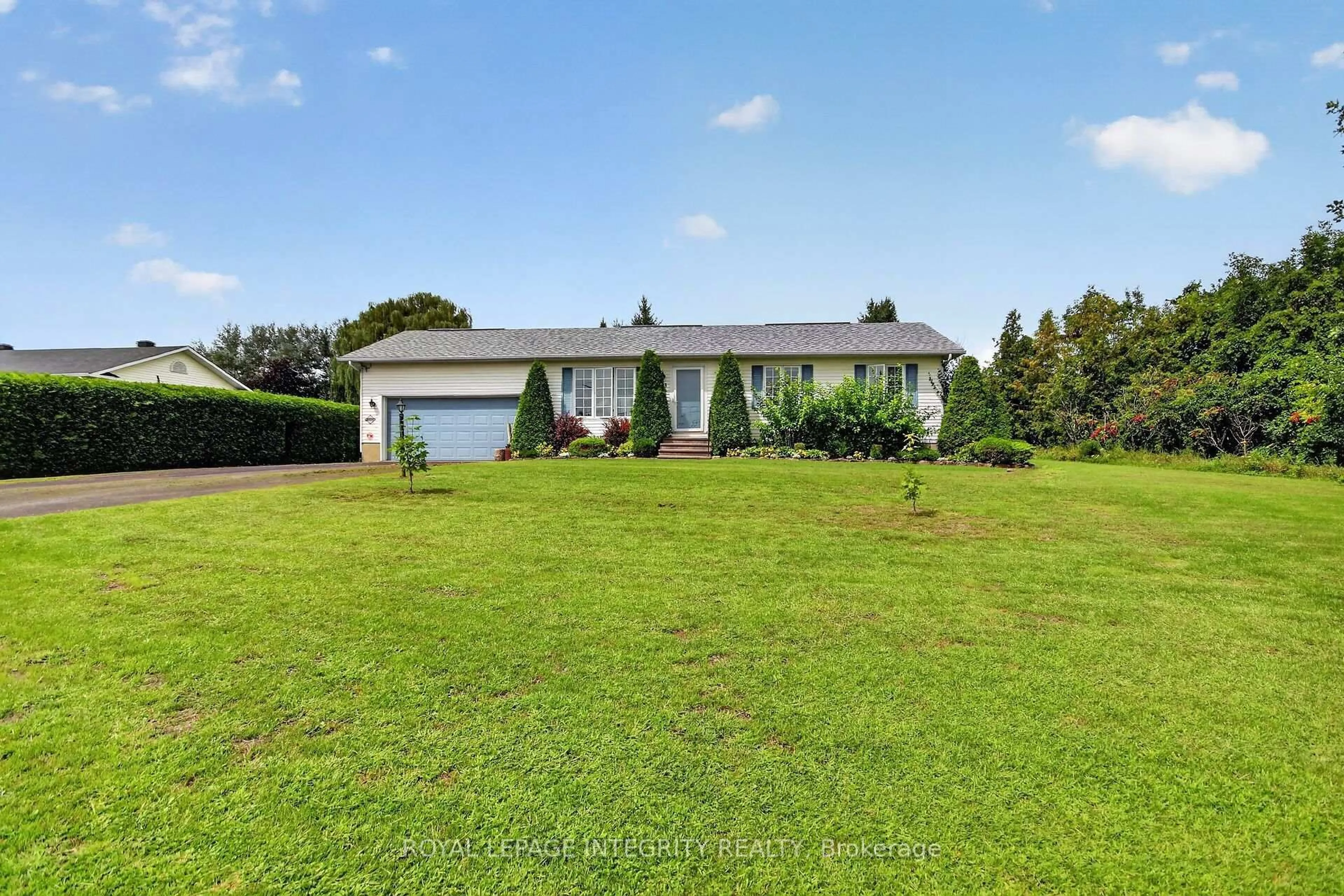 A pic from outside/outdoor area/front of a property/back of a property/a pic from drone, unknown for 2913 Danbury Way, North Gower Ontario K0A 2T0