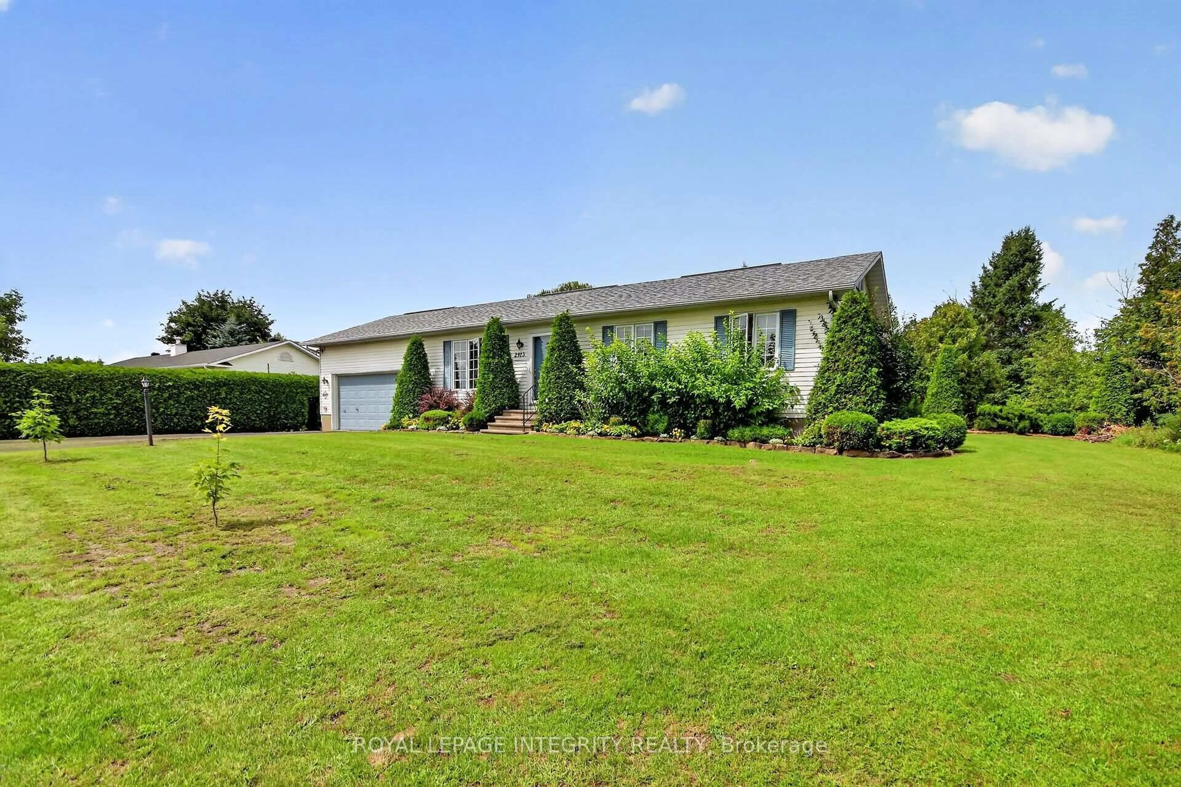 A pic from outside/outdoor area/front of a property/back of a property/a pic from drone, unknown for 2913 Danbury Way, North Gower Ontario K0A 2T0