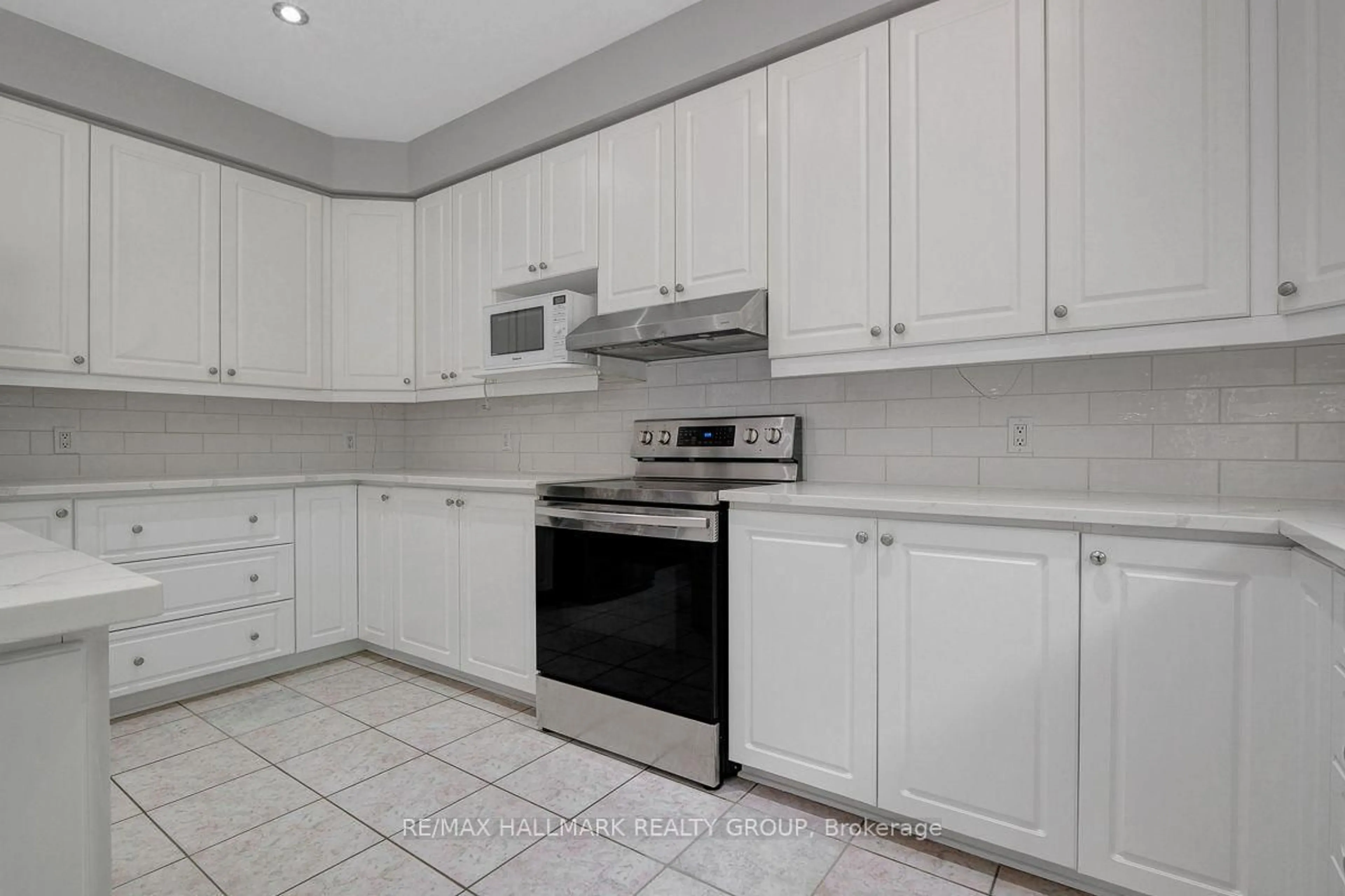 Standard kitchen, ceramic/tile floor for 55 Maple Stand Way, Ottawa Ontario K2G 6R4