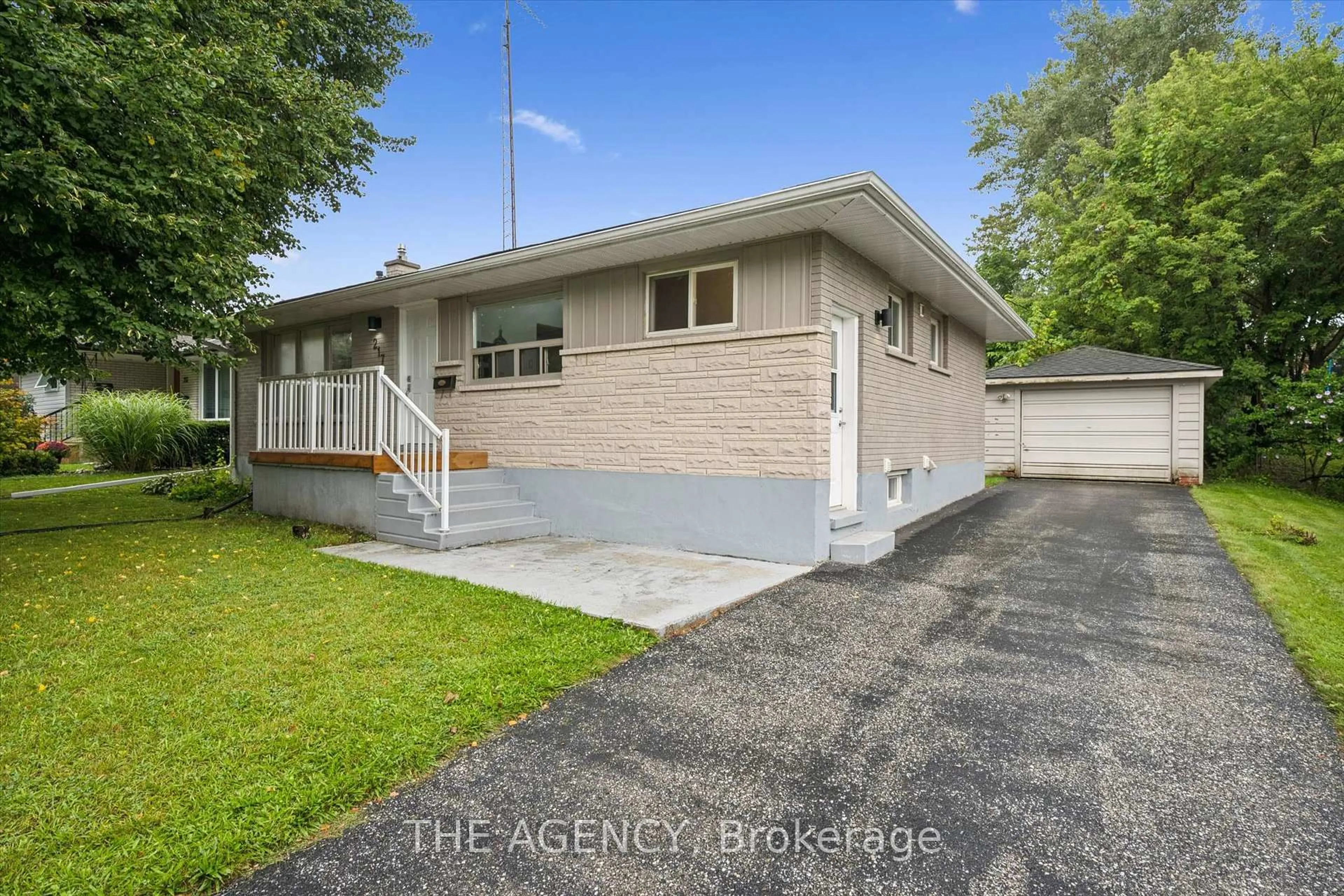 A pic from outside/outdoor area/front of a property/back of a property/a pic from drone, street for 217 Mayfield Ave, Waterloo Ontario N2J 3S6