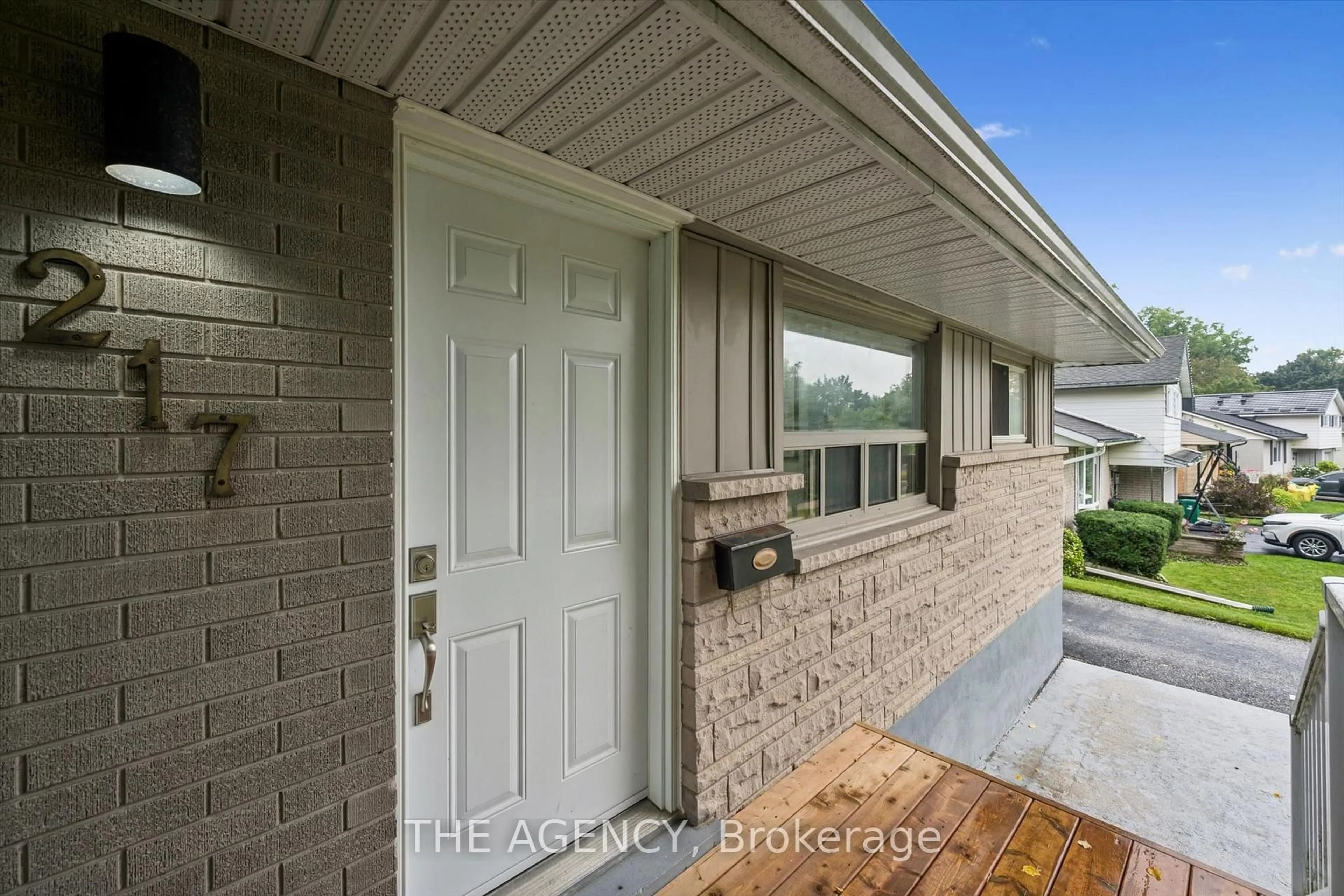 Indoor entryway for 217 Mayfield Ave, Waterloo Ontario N2J 3S6