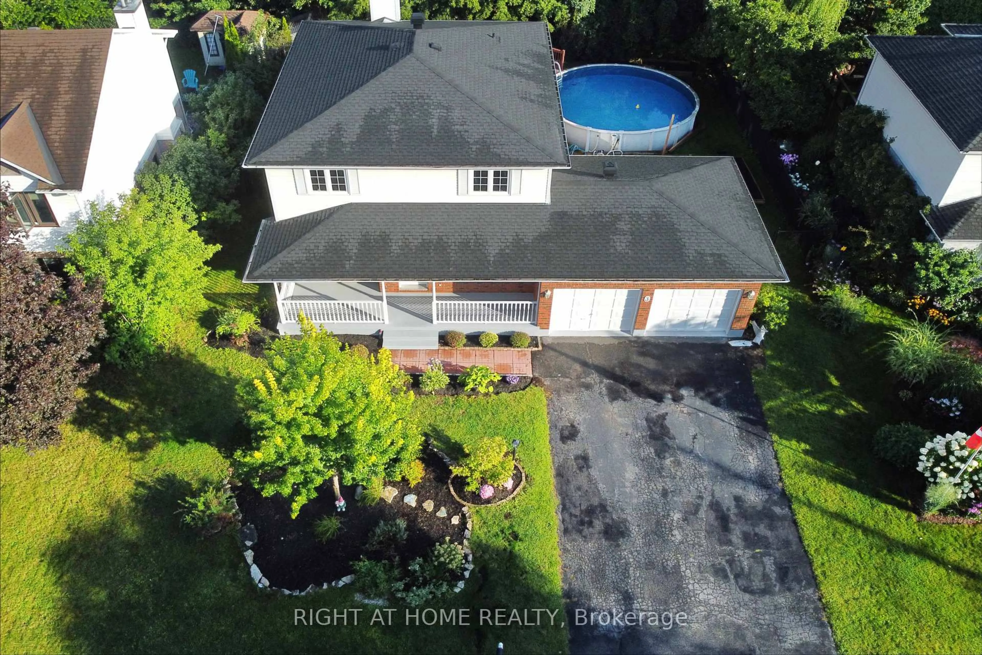 A pic from outside/outdoor area/front of a property/back of a property/a pic from drone, water/lake/river/ocean view for 3 JOSEPH Circ, Ottawa Ontario K2S 1B9