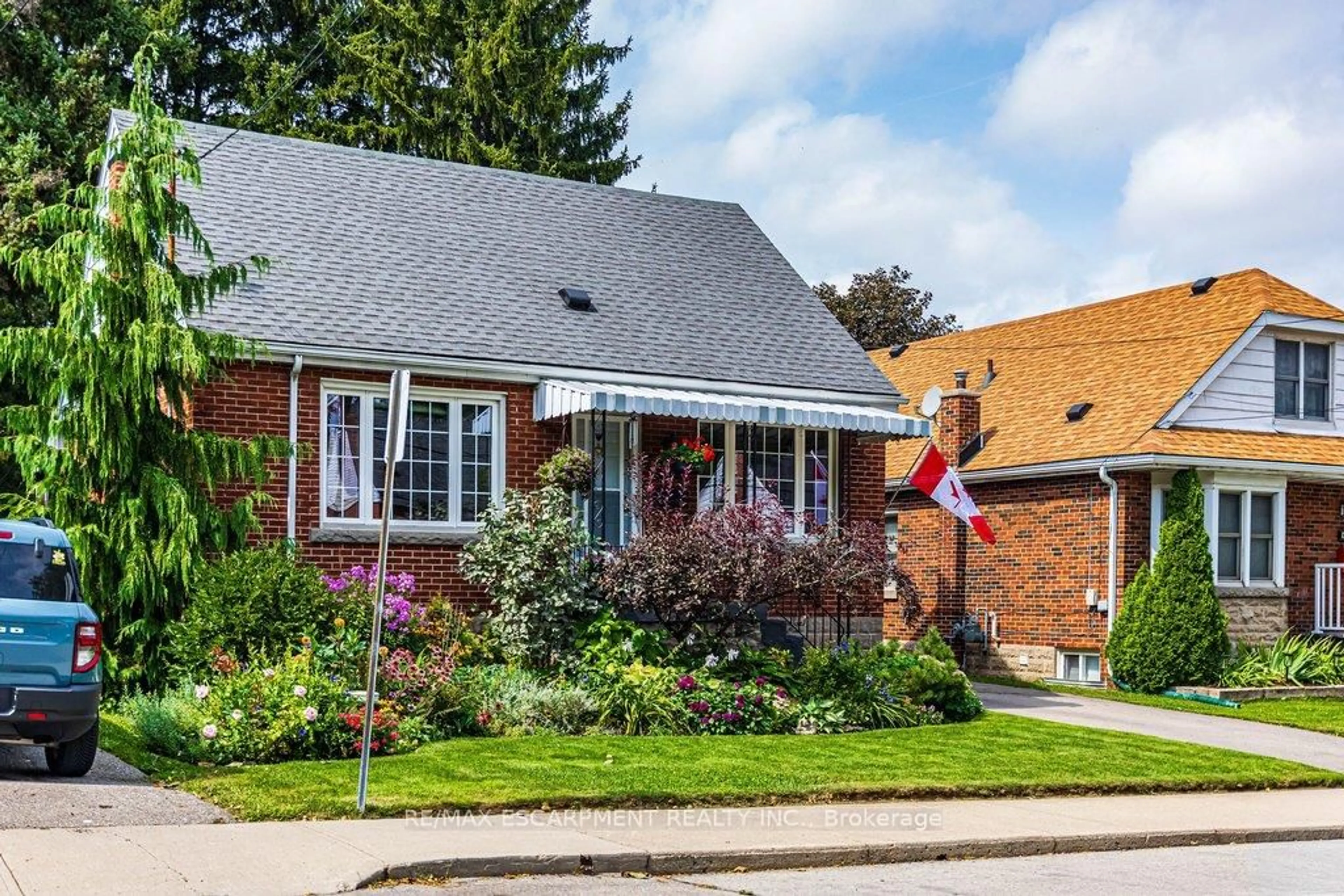 Home with brick exterior material, street for 112 East 13th St, Hamilton Ontario L9A 3Z5