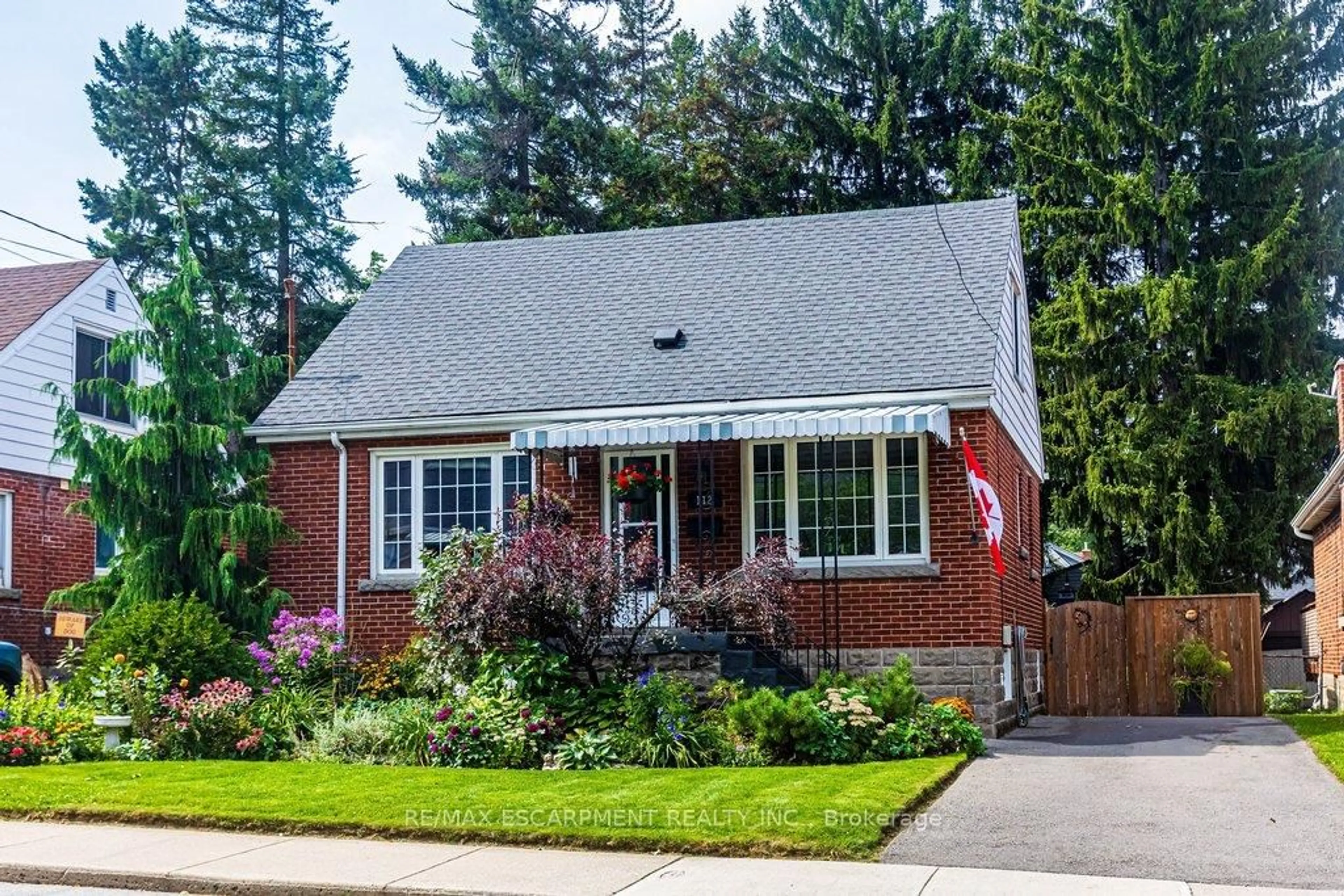 Home with brick exterior material, street for 112 East 13th St, Hamilton Ontario L9A 3Z5