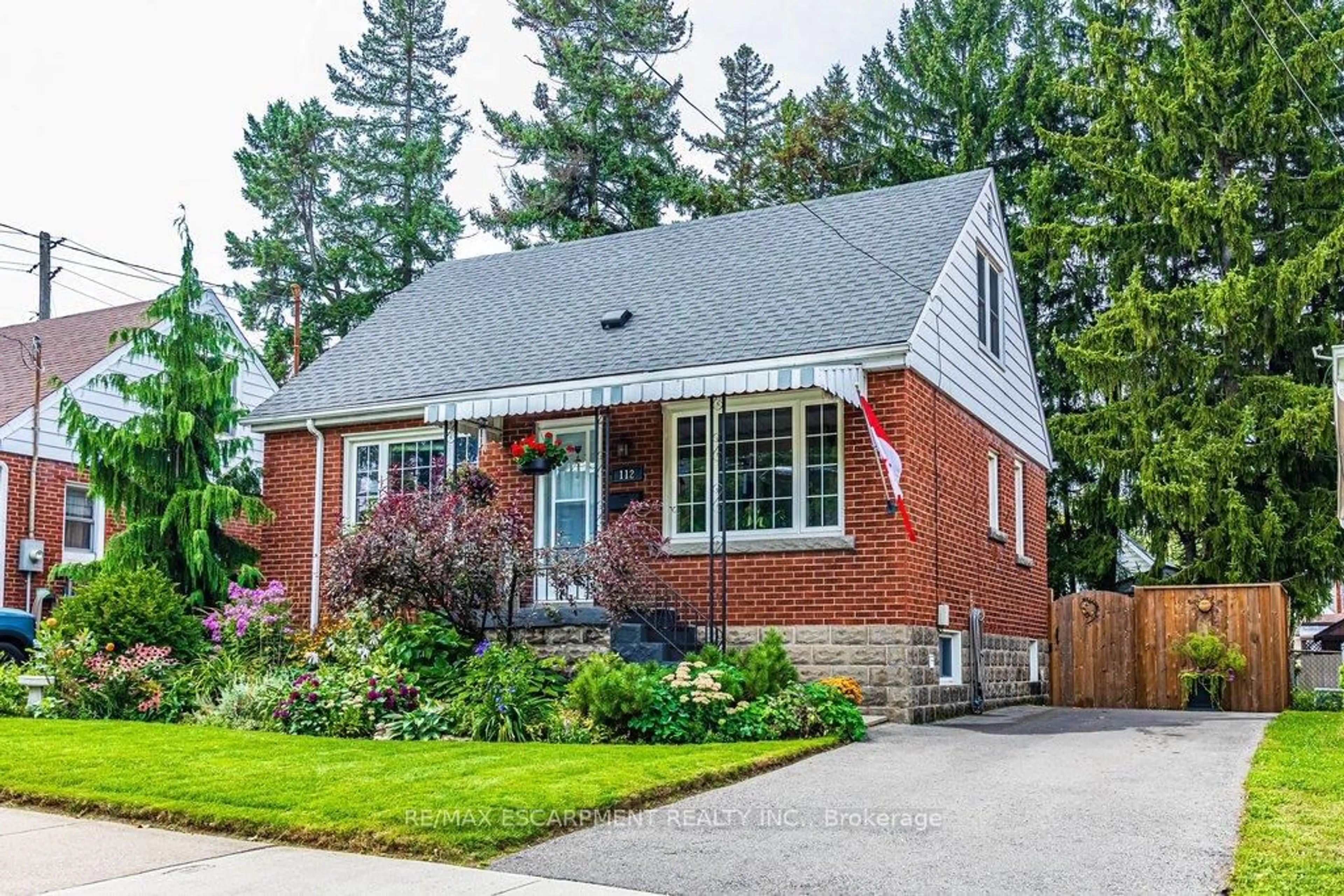 Home with brick exterior material, street for 112 East 13th St, Hamilton Ontario L9A 3Z5