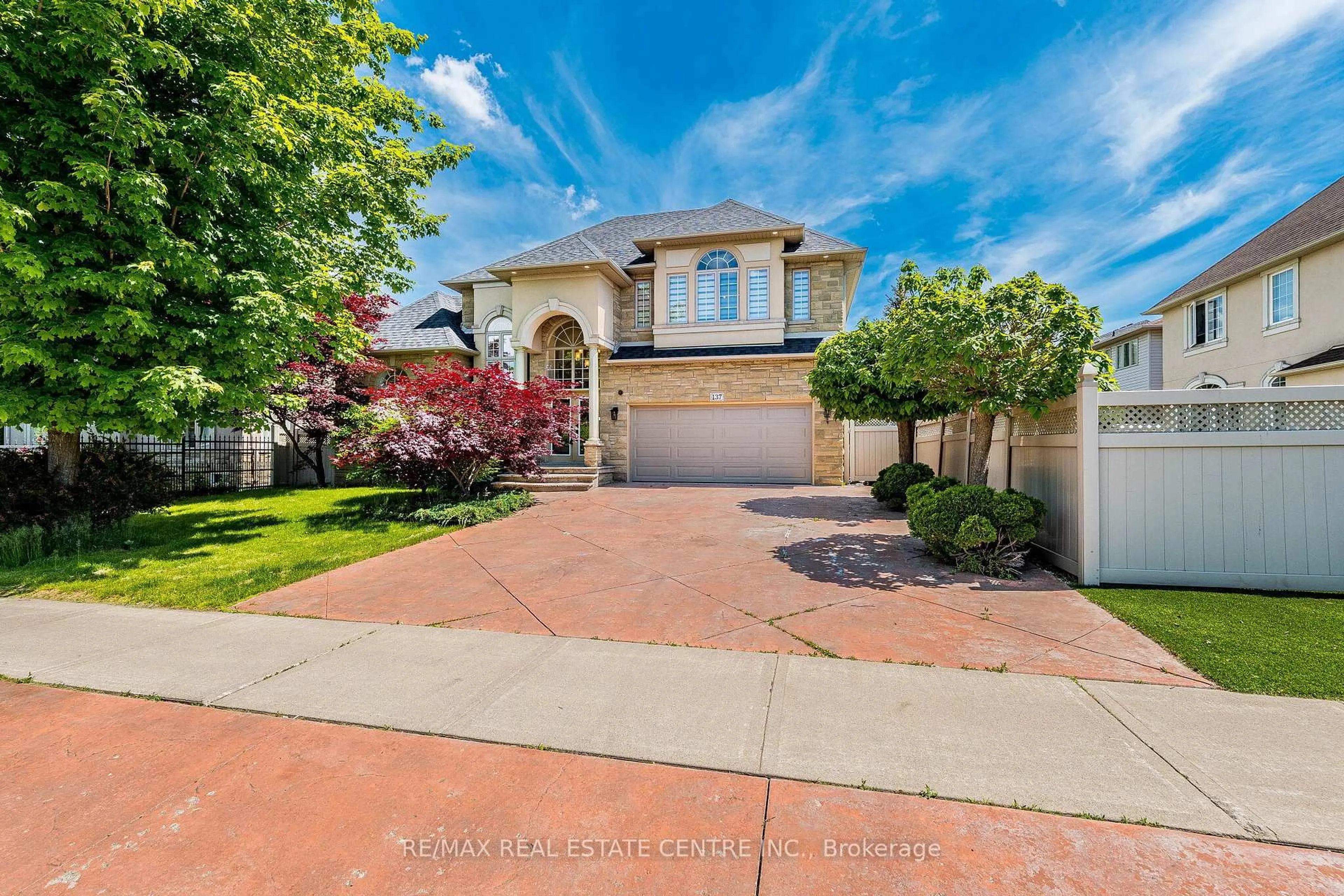 A pic from outside/outdoor area/front of a property/back of a property/a pic from drone, street for 137 Cloverleaf Dr #Ancaster, Hamilton Ontario L9K 1R6
