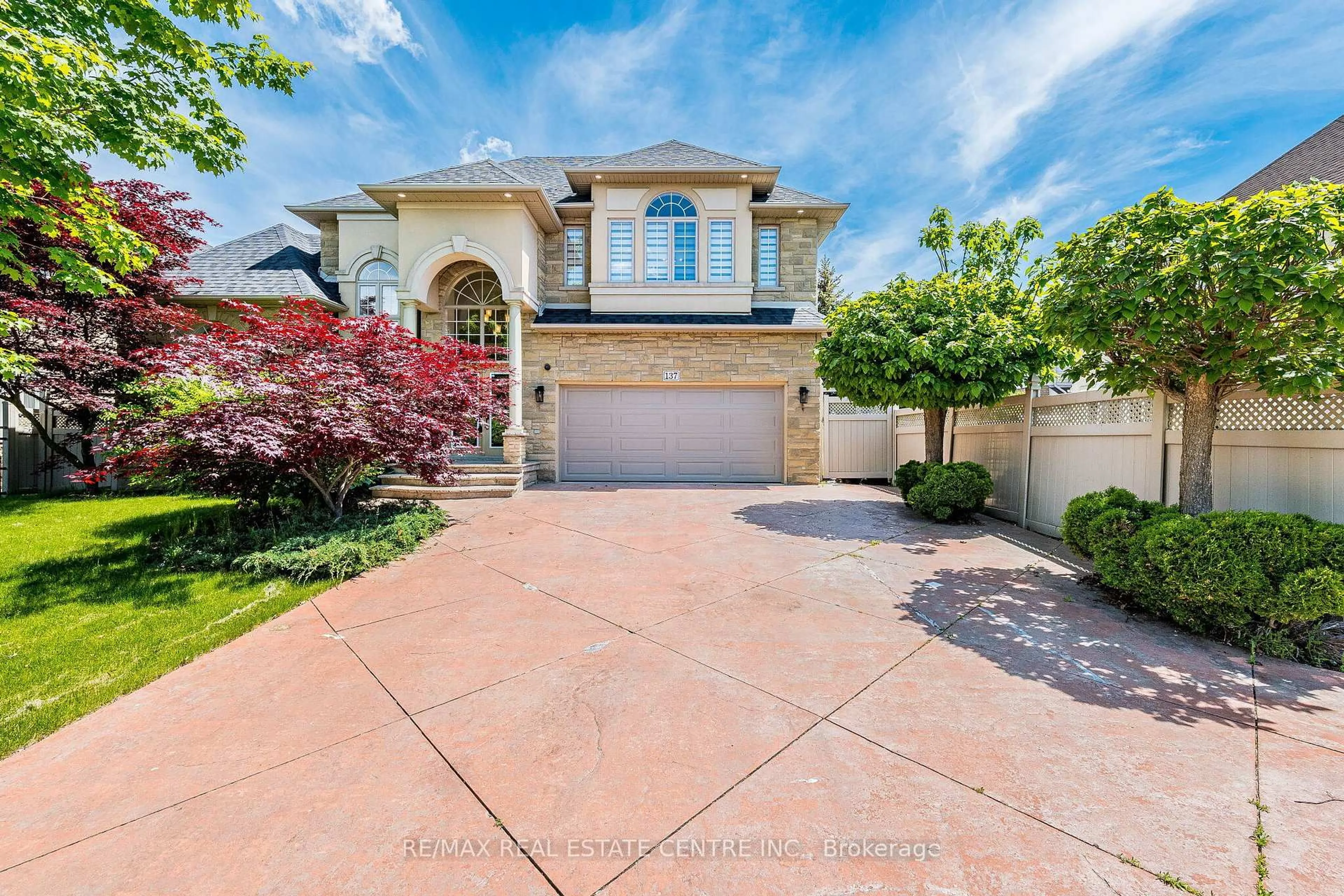 A pic from outside/outdoor area/front of a property/back of a property/a pic from drone, street for 137 Cloverleaf Dr #Ancaster, Hamilton Ontario L9K 1R6