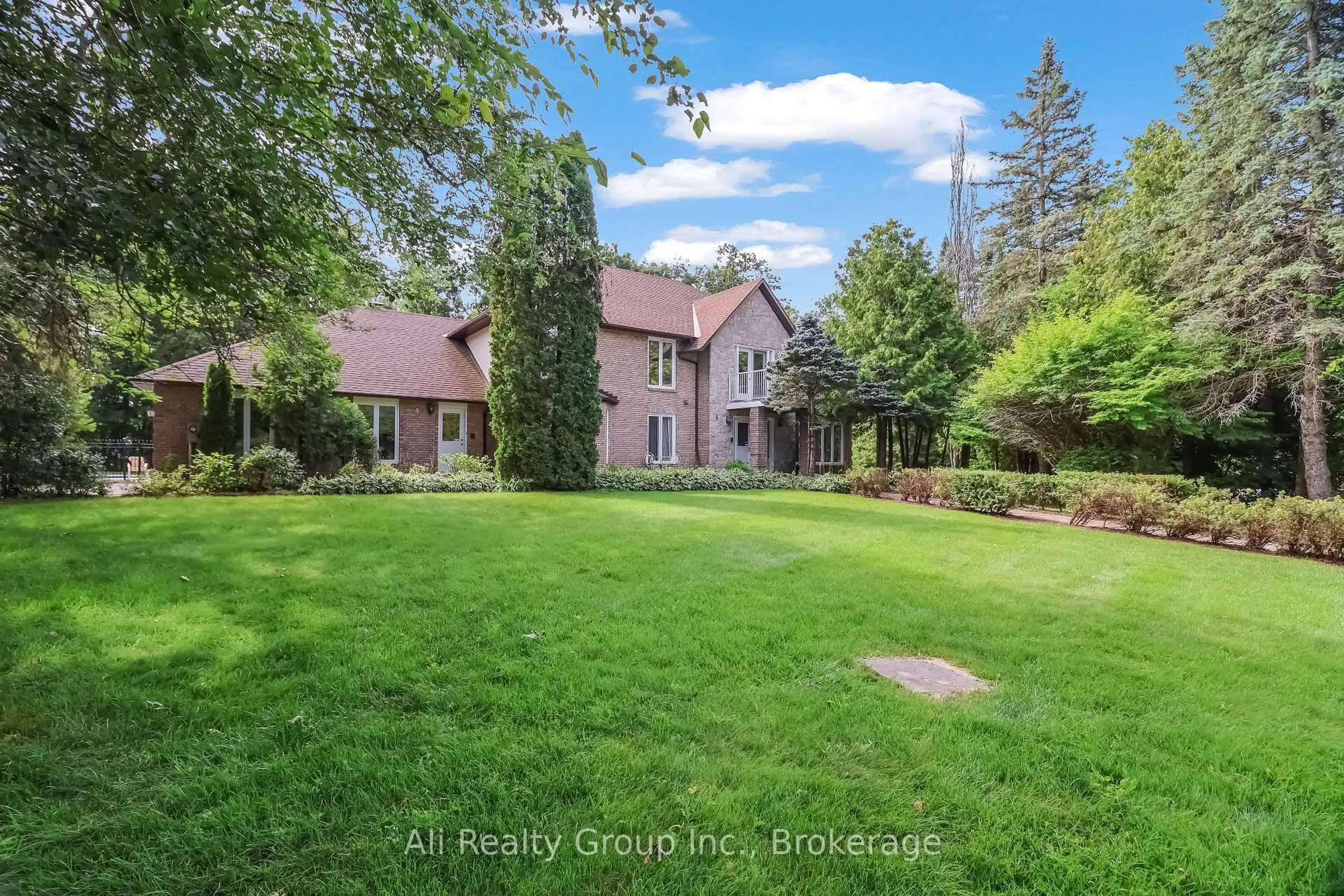 A pic from outside/outdoor area/front of a property/back of a property/a pic from drone, unknown for 4 Royal County Dwns, Ottawa Ontario K2R 1C2