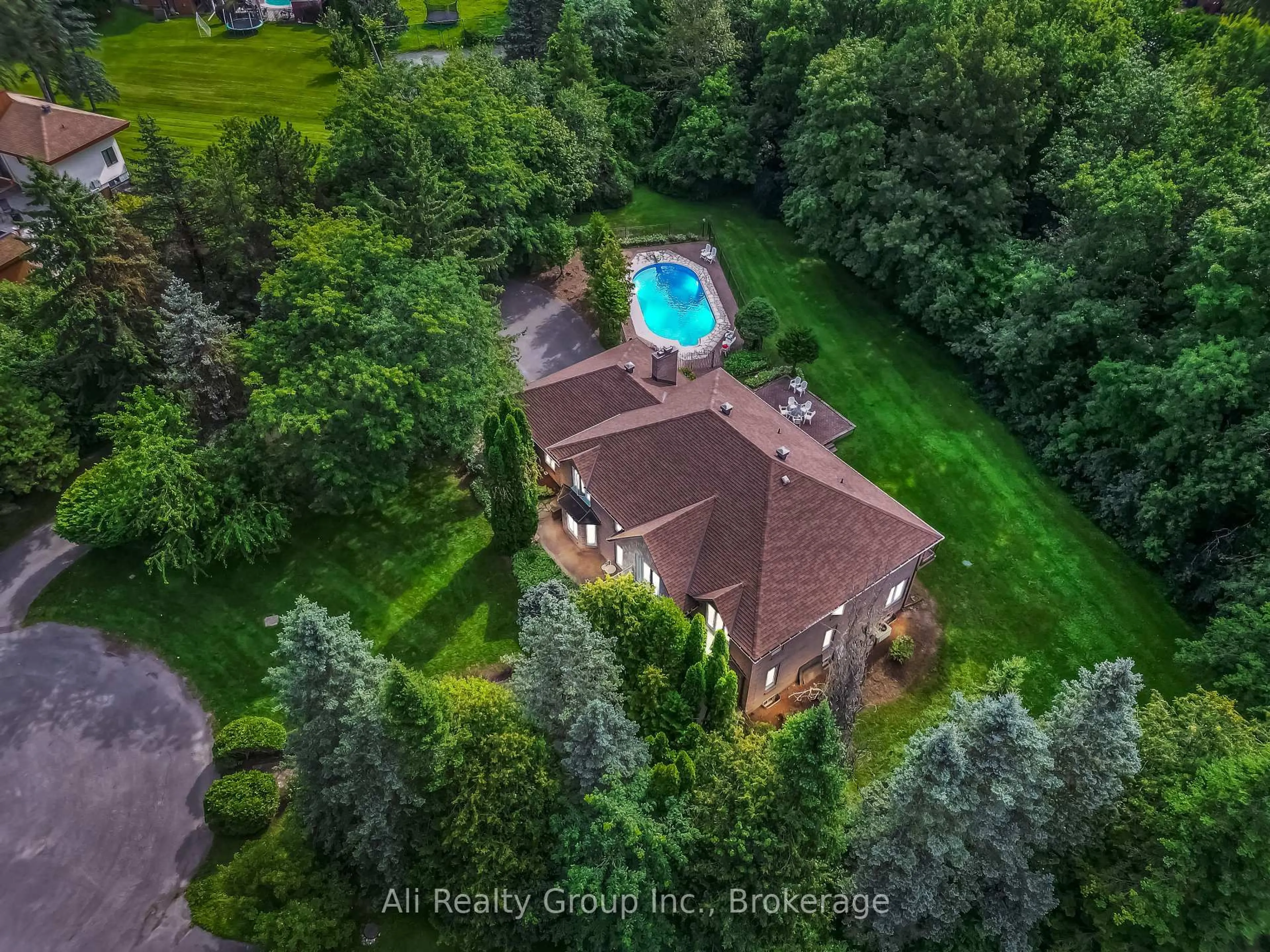 A pic from outside/outdoor area/front of a property/back of a property/a pic from drone, water/lake/river/ocean view for 4 Royal County Dwns, Ottawa Ontario K2R 1C2