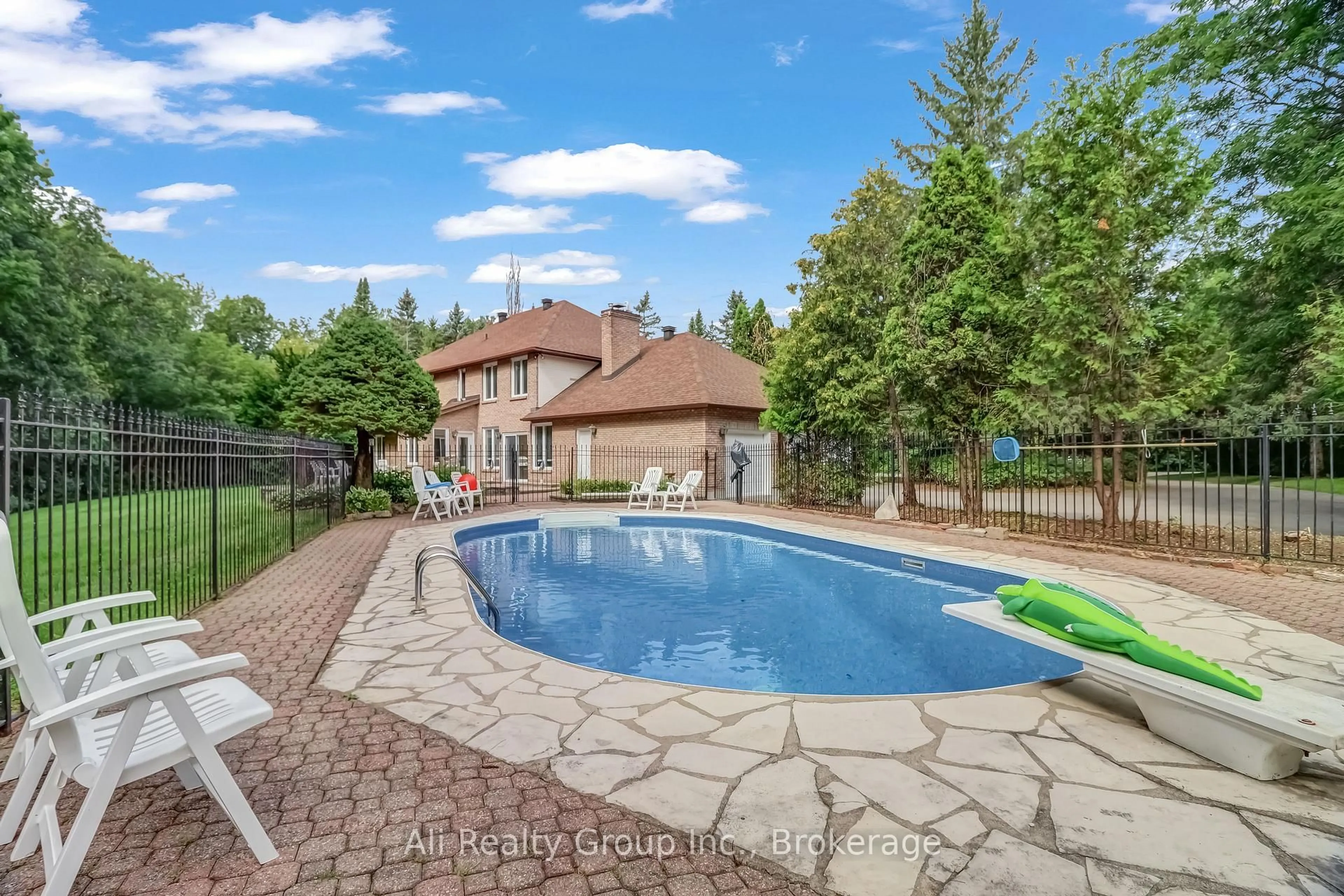 Pool for 4 Royal County Dwns, Ottawa Ontario K2R 1C2