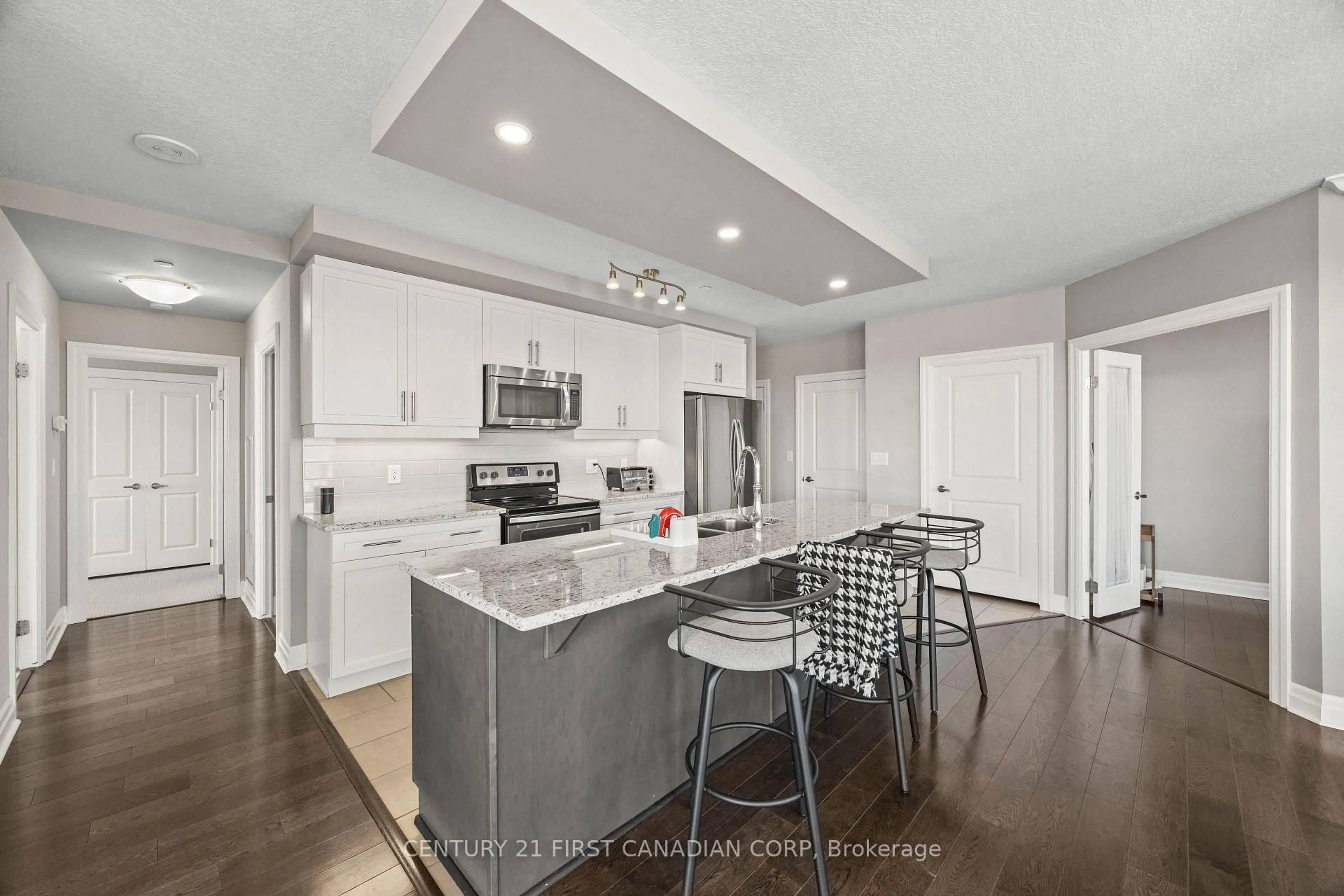 Open concept kitchen, ceramic/tile floor for 240 Village Walk Blvd #605, London North Ontario N6G 0P6
