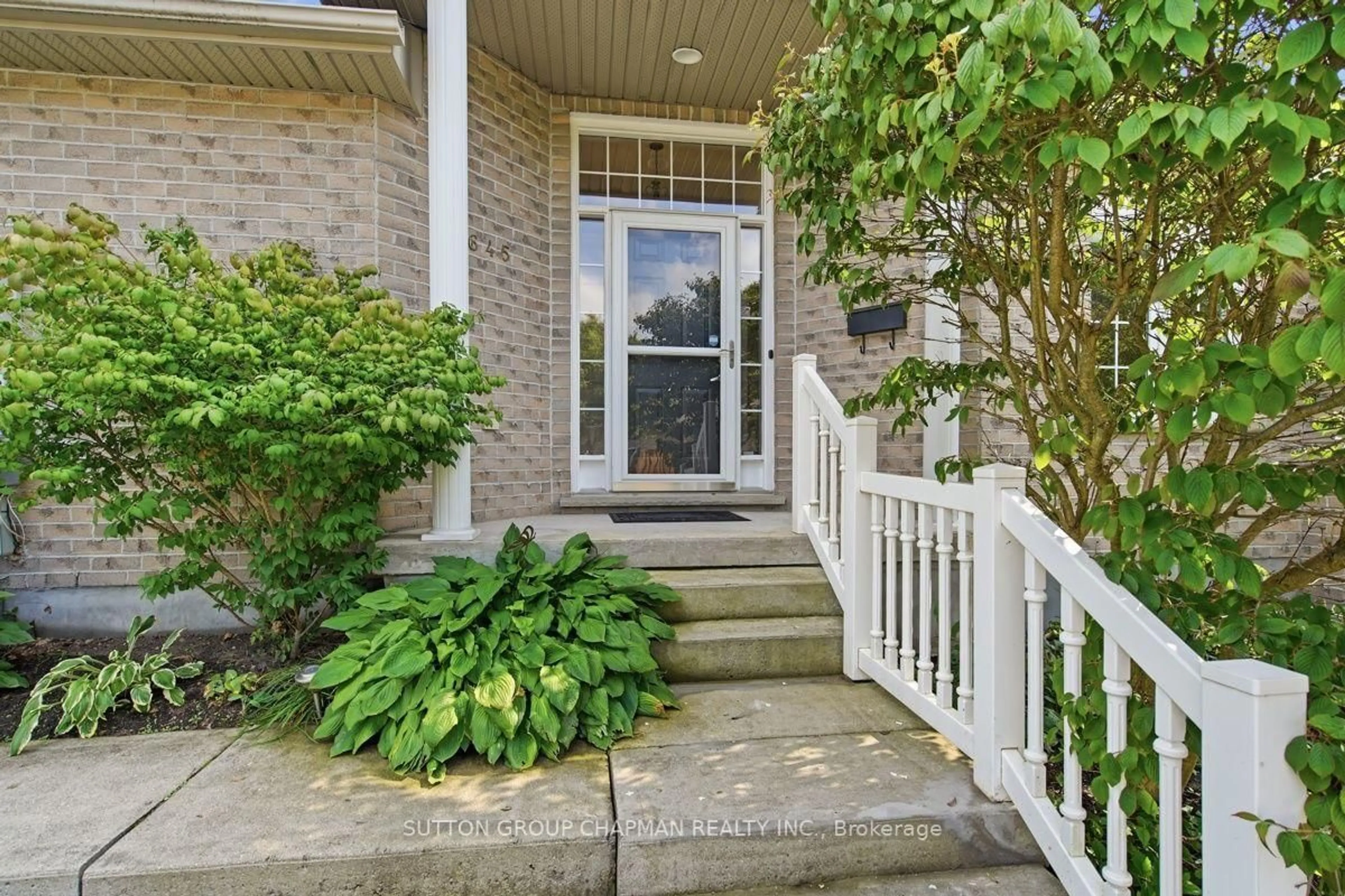 Indoor entryway for 1645 Devos Dr, London North Ontario N5X 4K8