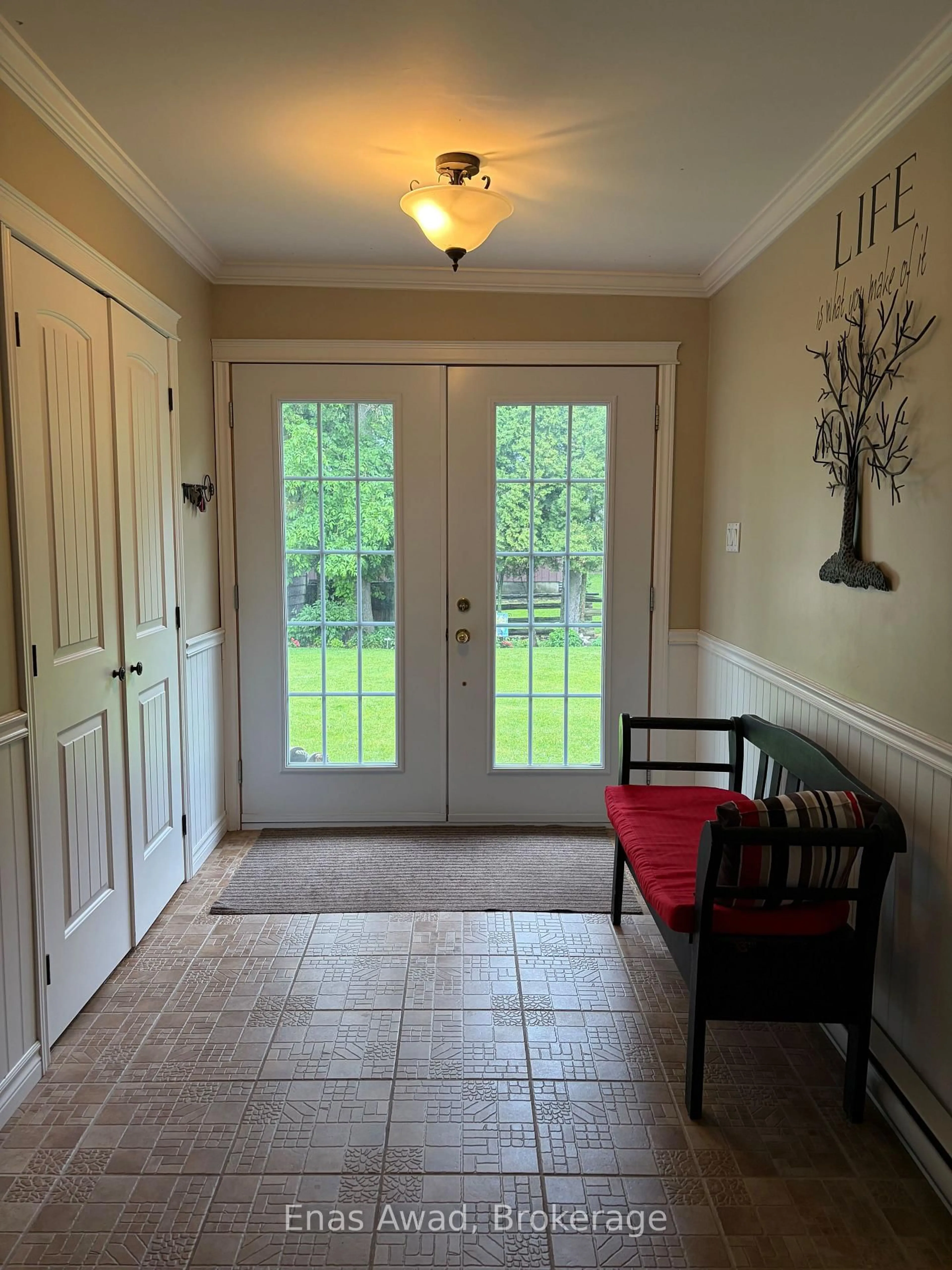 Indoor entryway for 76 Hamilton Island Rd, South Glengarry Ontario K0C 2E0