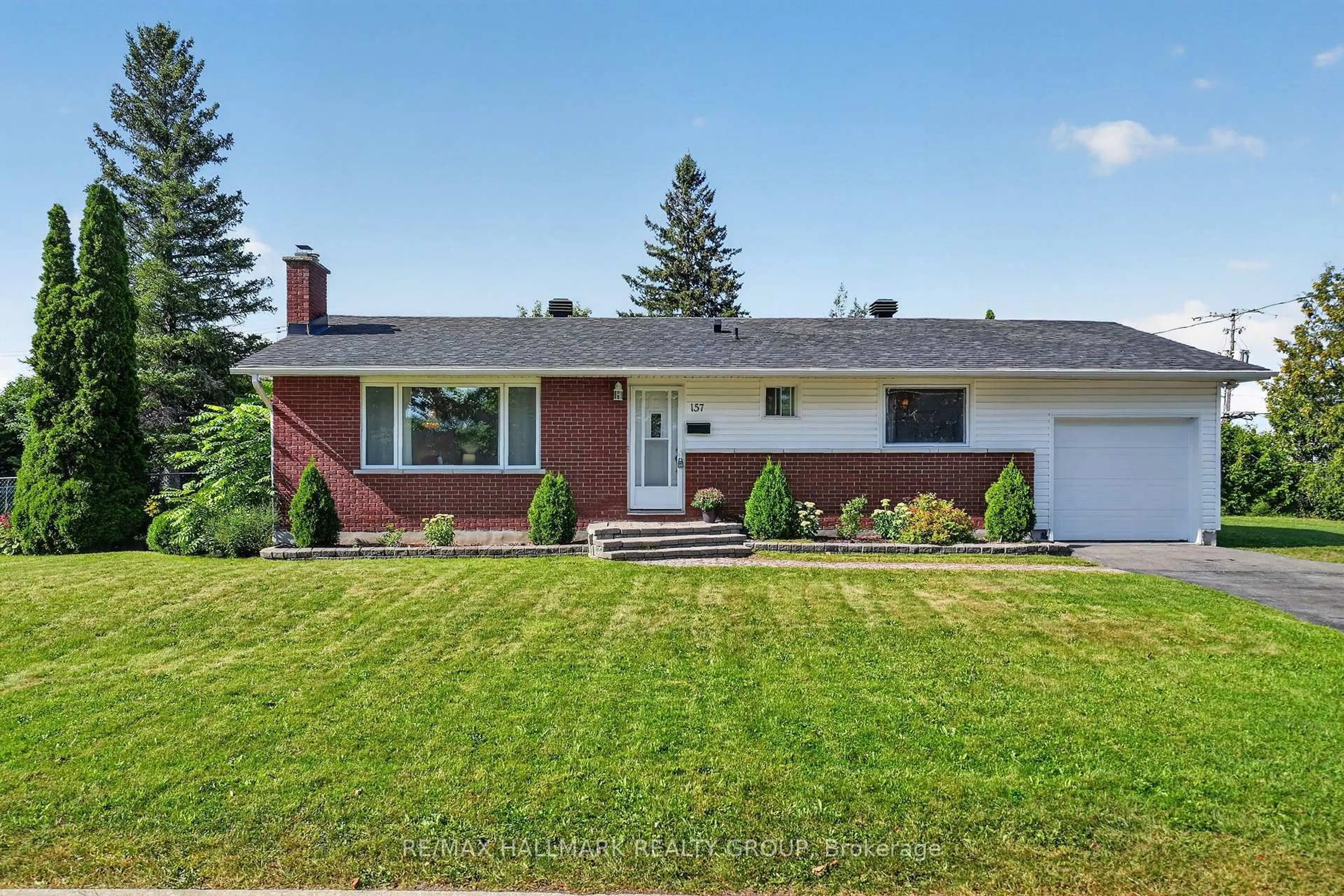 Home with vinyl exterior material, street for 157 Lacroix Ave, Gloucester Ontario K1E 1K2
