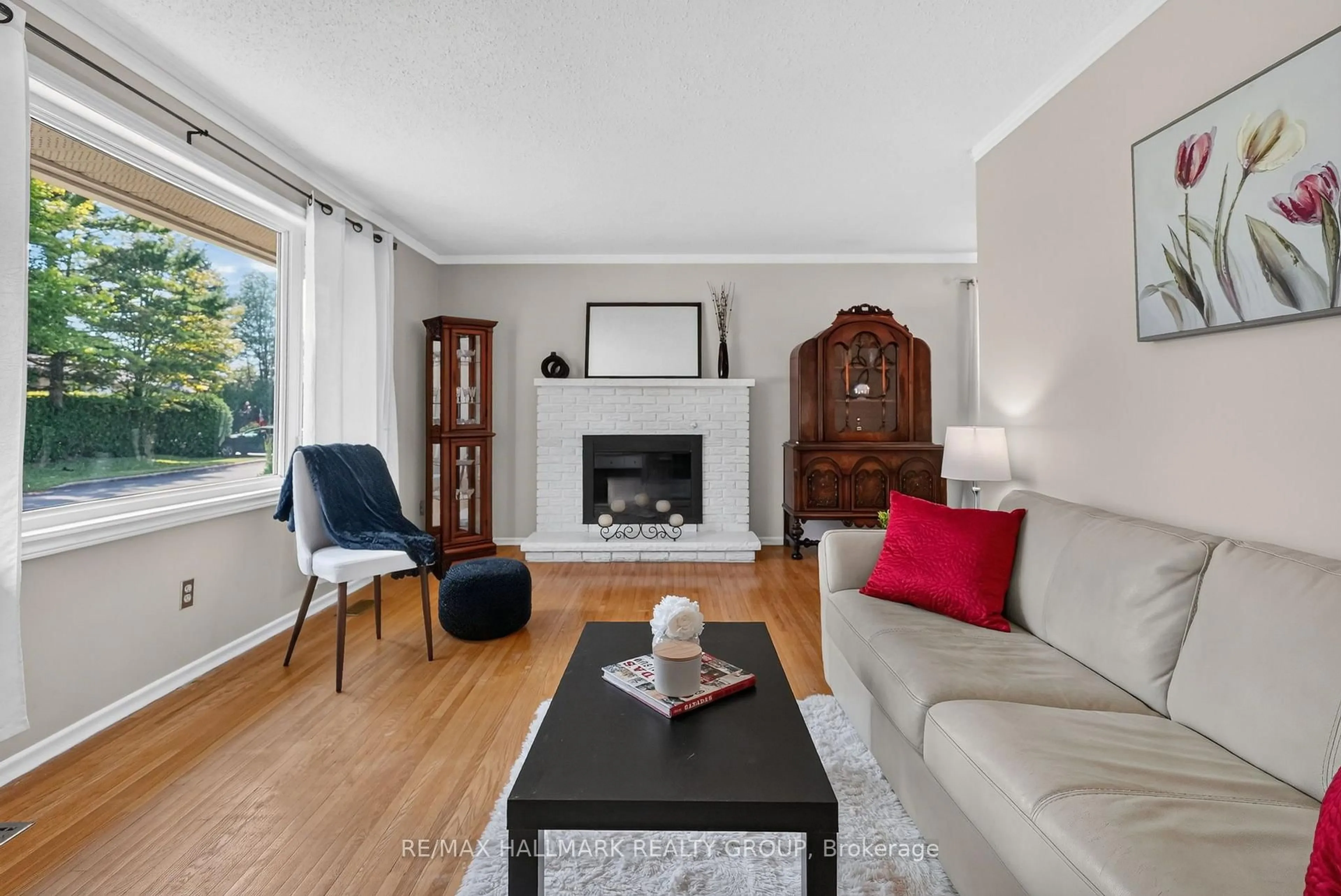 Living room with furniture, wood/laminate floor for 157 Lacroix Ave, Gloucester Ontario K1E 1K2