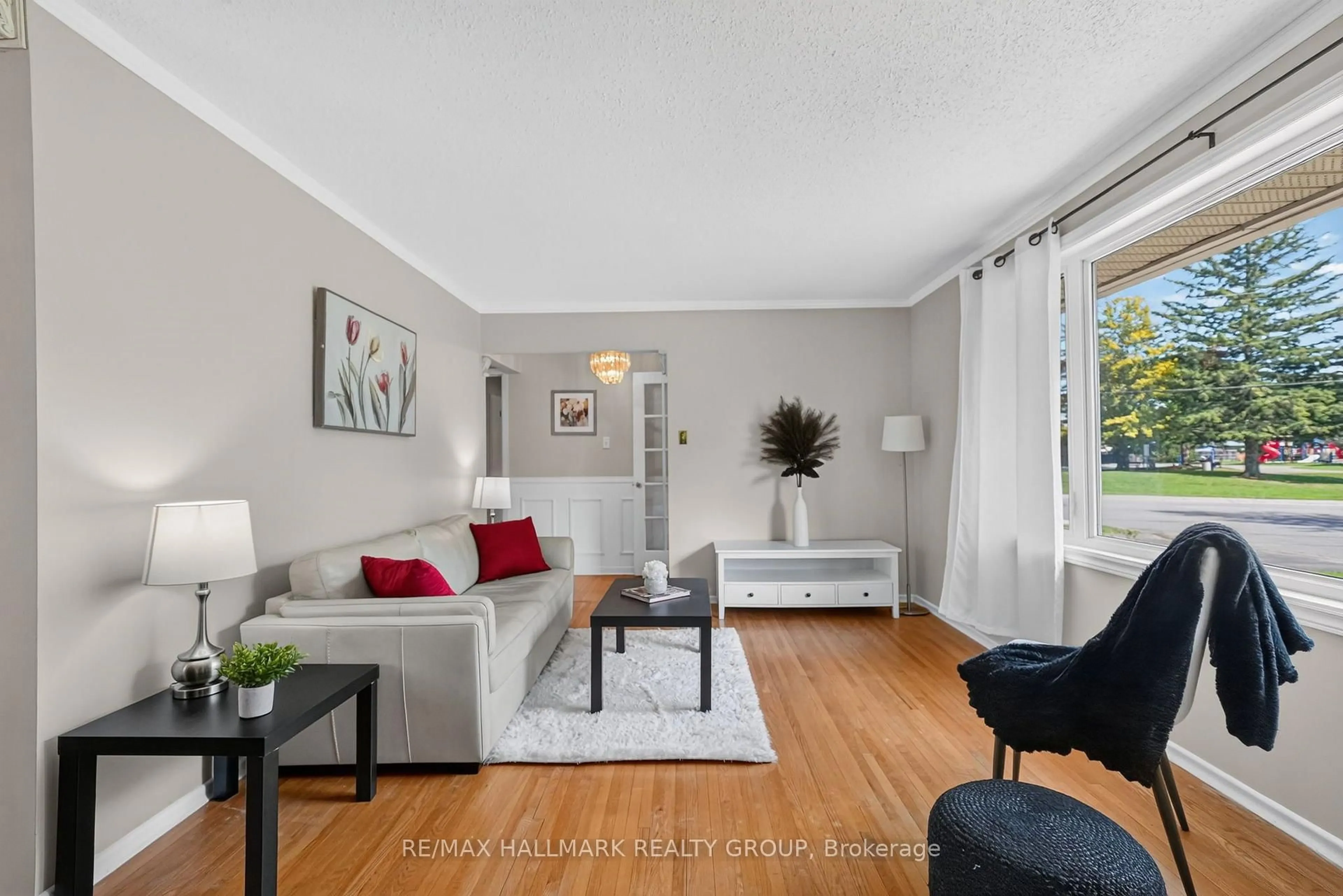 Living room with furniture, wood/laminate floor for 157 Lacroix Ave, Gloucester Ontario K1E 1K2