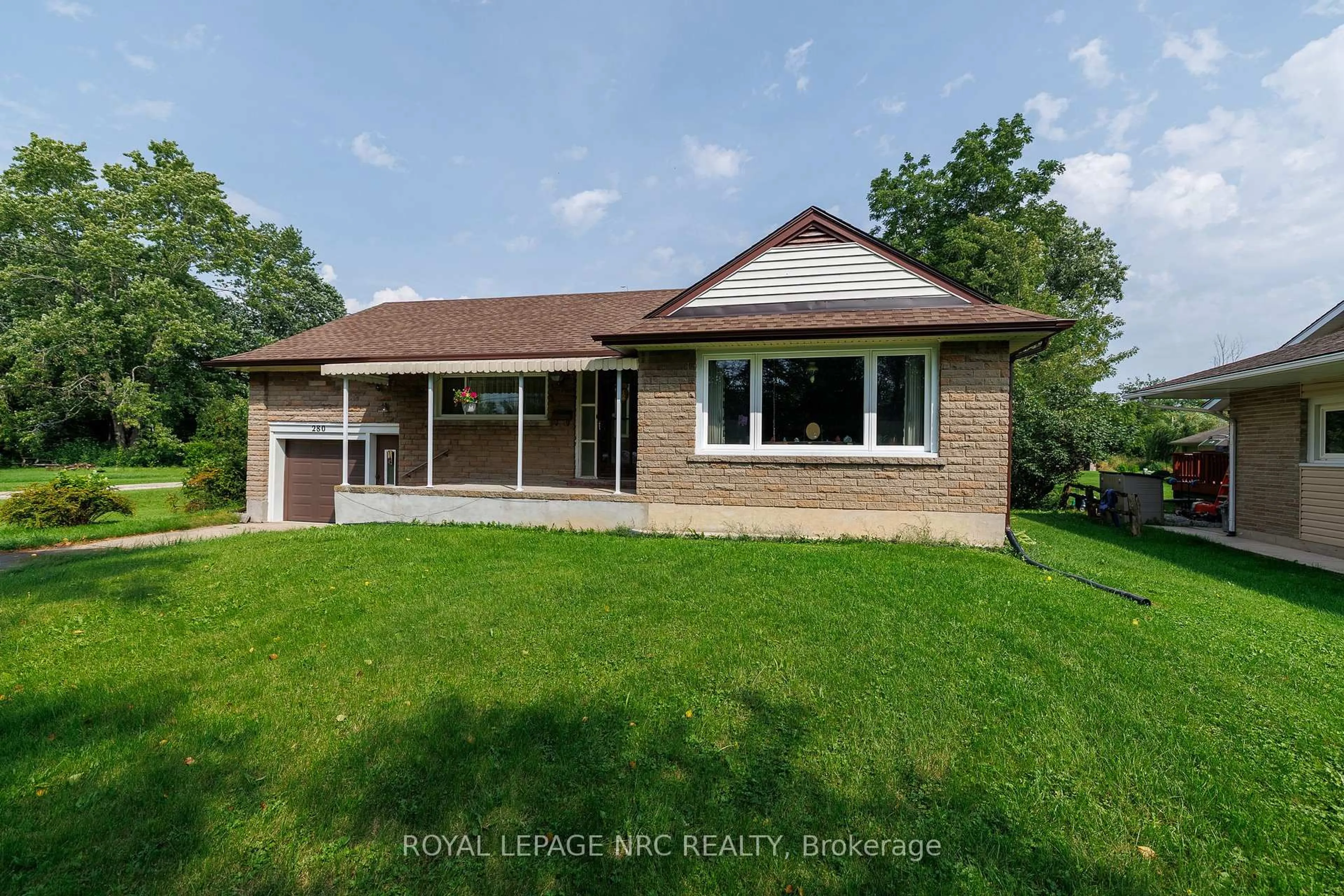 Home with brick exterior material, unknown for 280 Kingsway St, Welland Ontario L3B 3N9