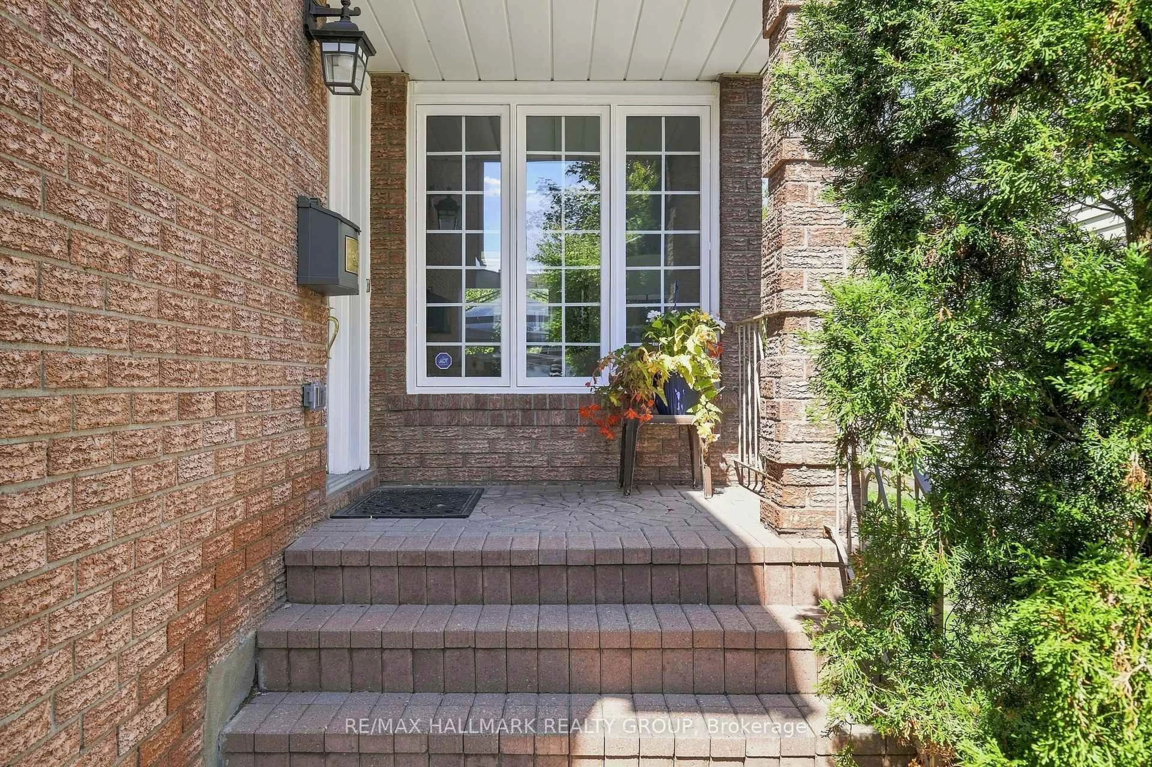 Home with brick exterior material, street for 609 TOURELLE Dr, Ottawa Ontario K4A 3H5