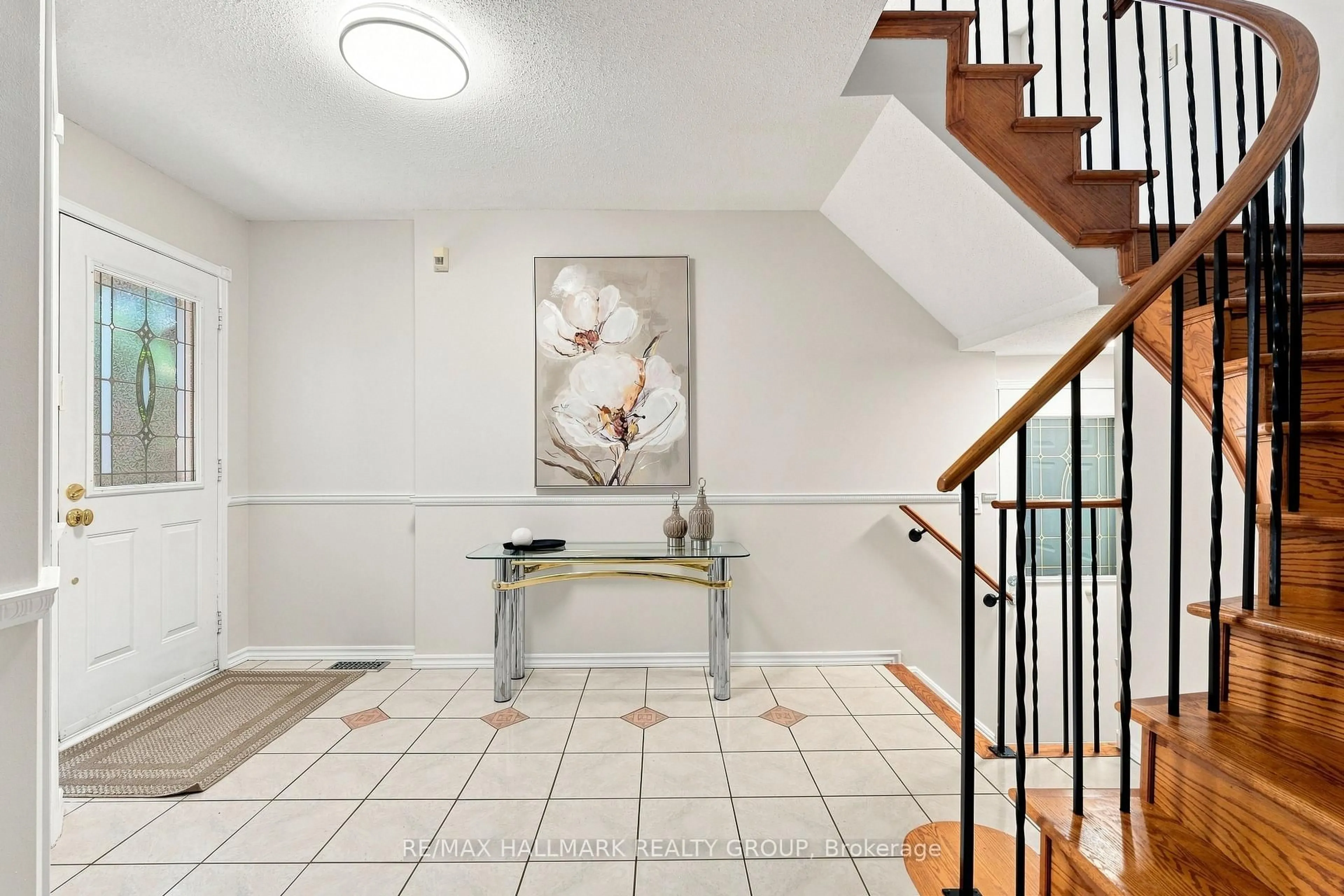Indoor foyer for 609 TOURELLE Dr, Ottawa Ontario K4A 3H5