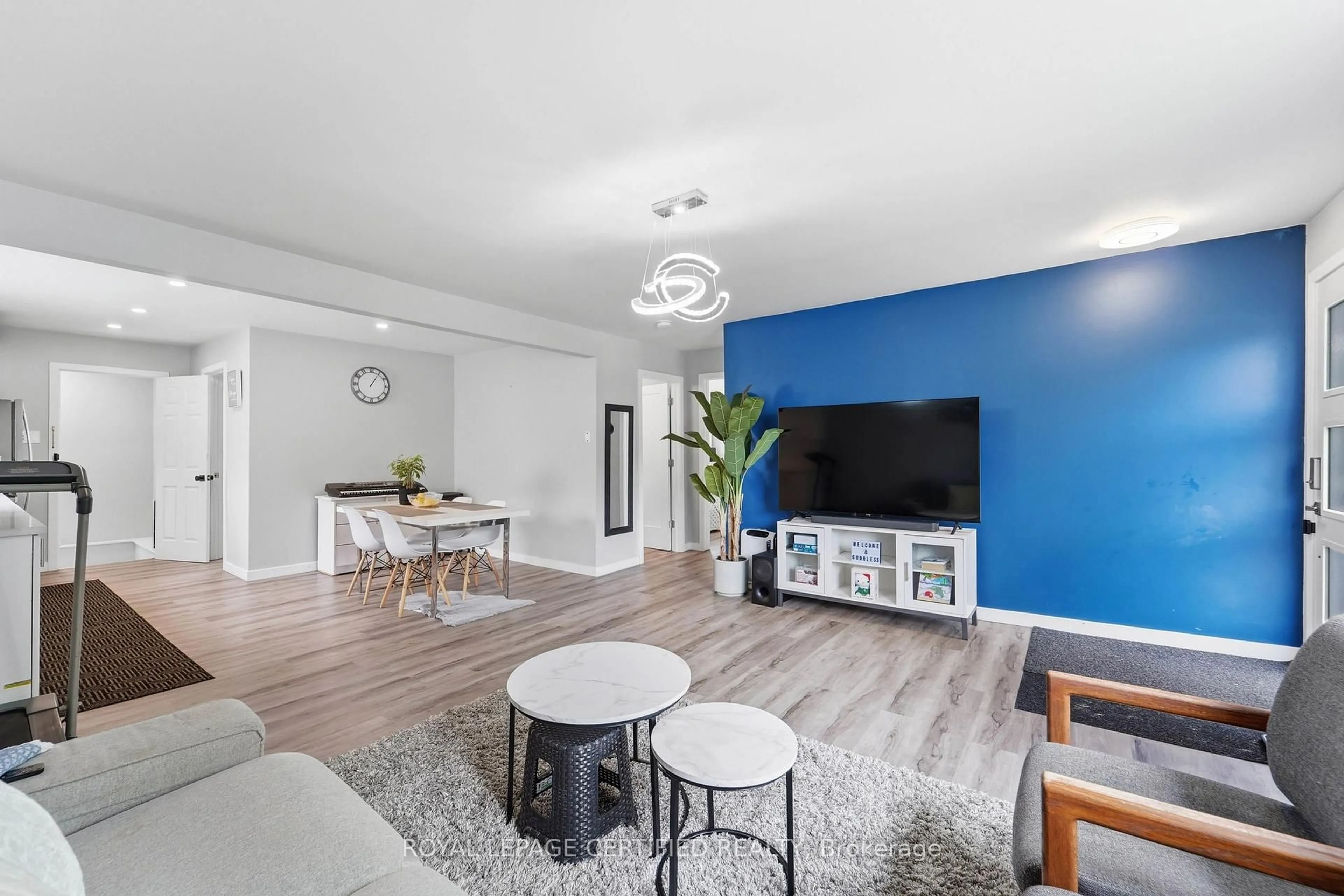 Living room with furniture, unknown for 18 Coventry St, St. Catharines Ontario L2R 6X7