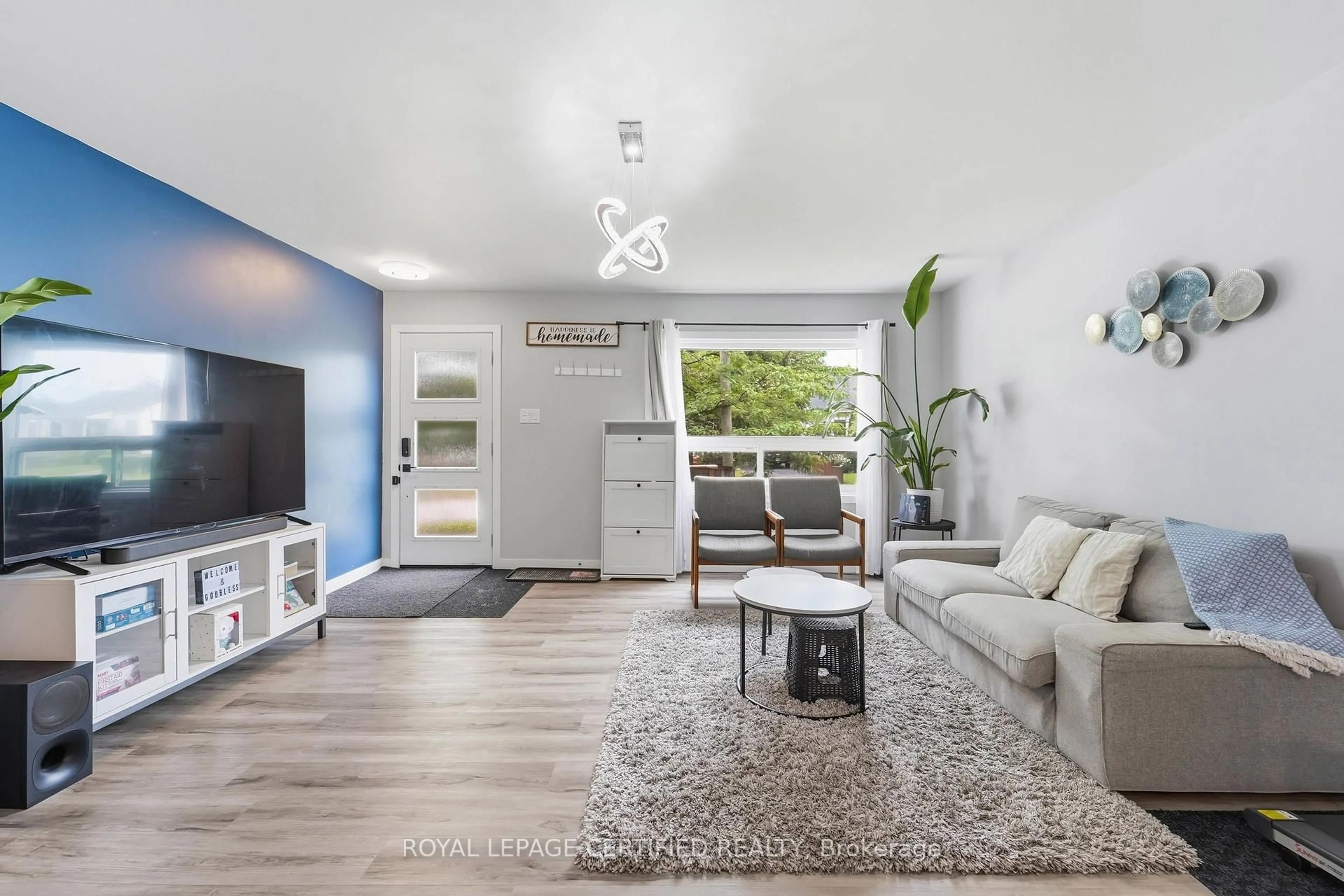Living room with furniture, unknown for 18 Coventry St, St. Catharines Ontario L2R 6X7