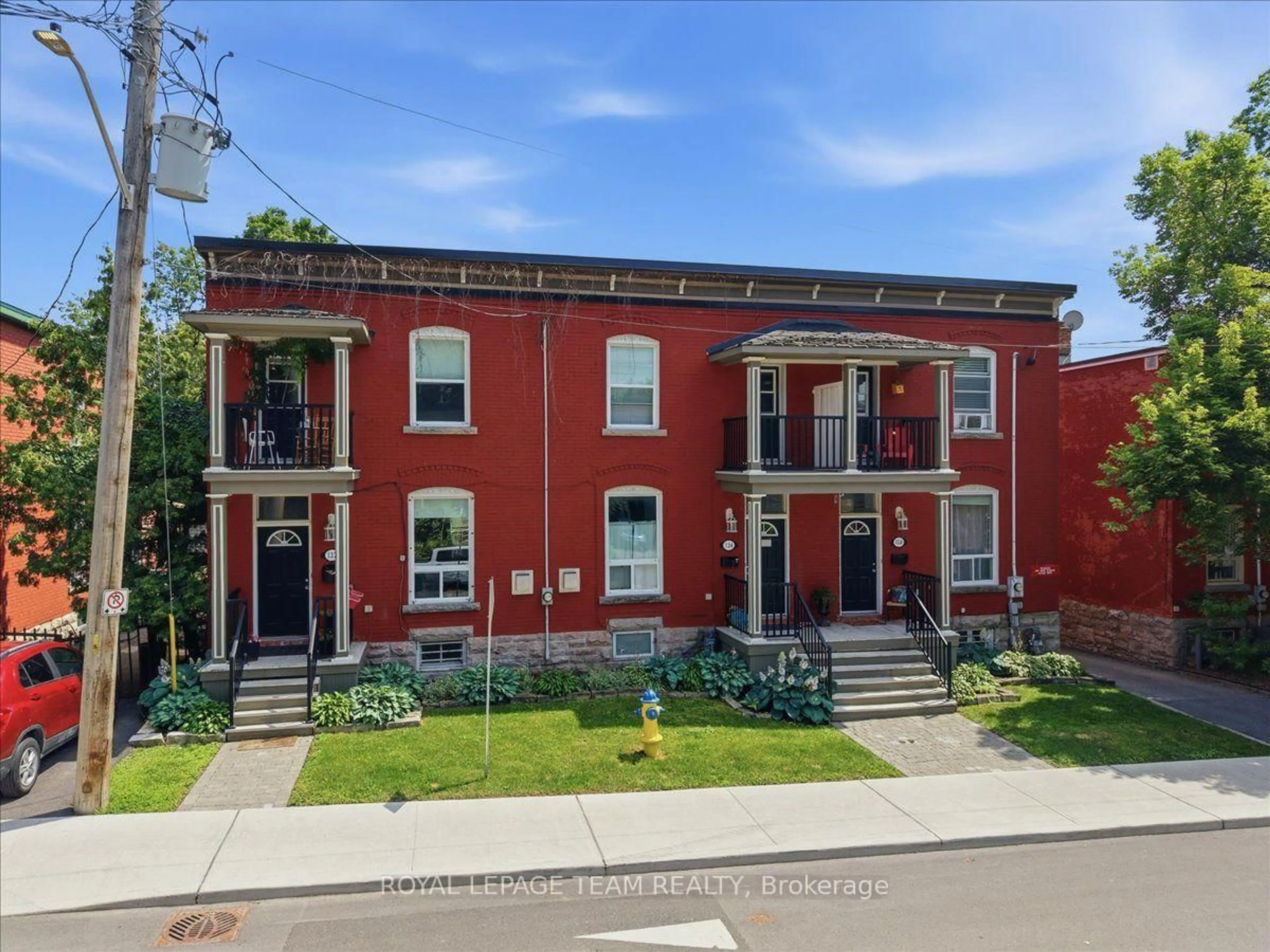 Home with brick exterior material, unknown for 136 Elm St, Ottawa Ontario K1R 6N5