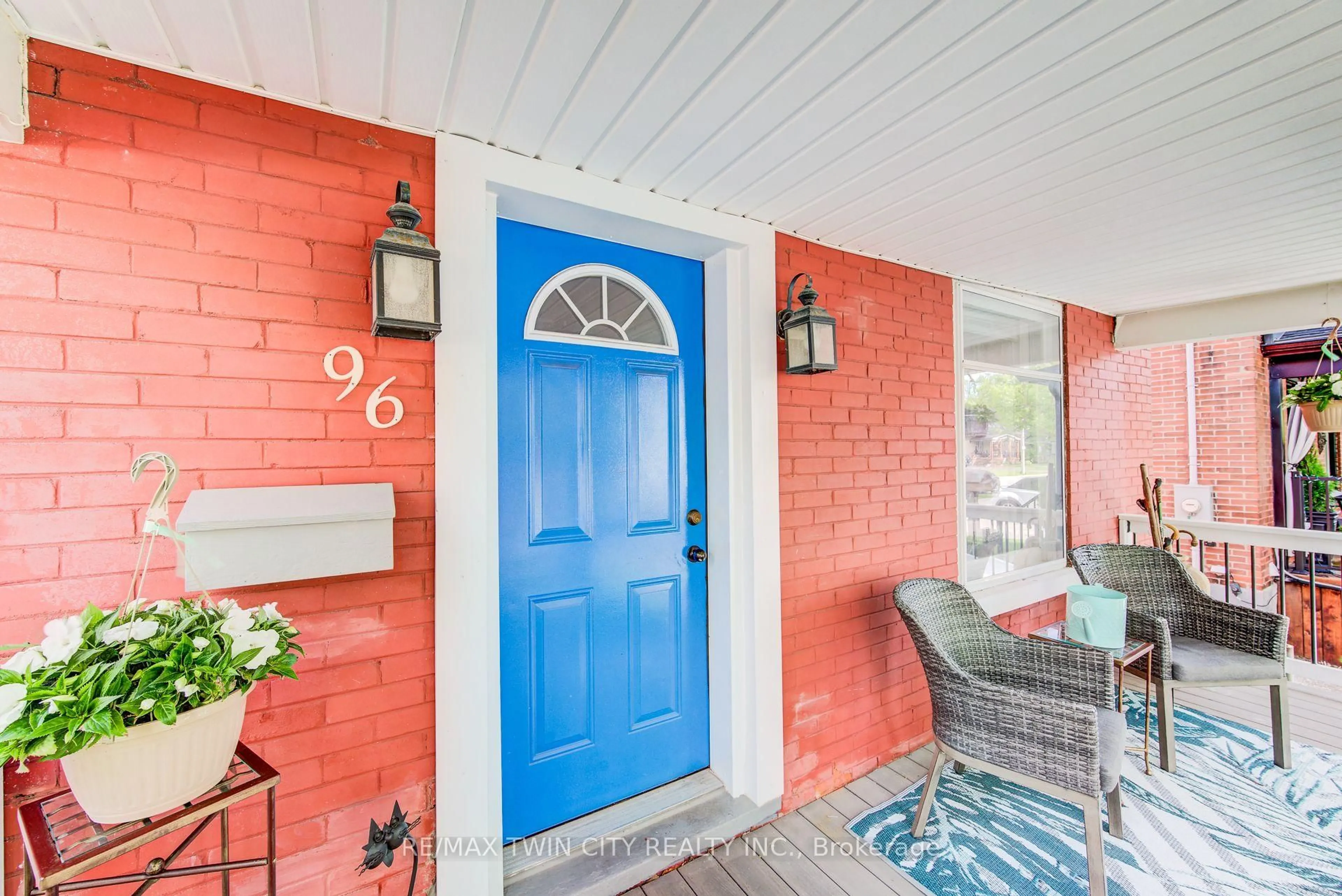 Indoor entryway for 96 Home St, Stratford Ontario N5A 1Z7