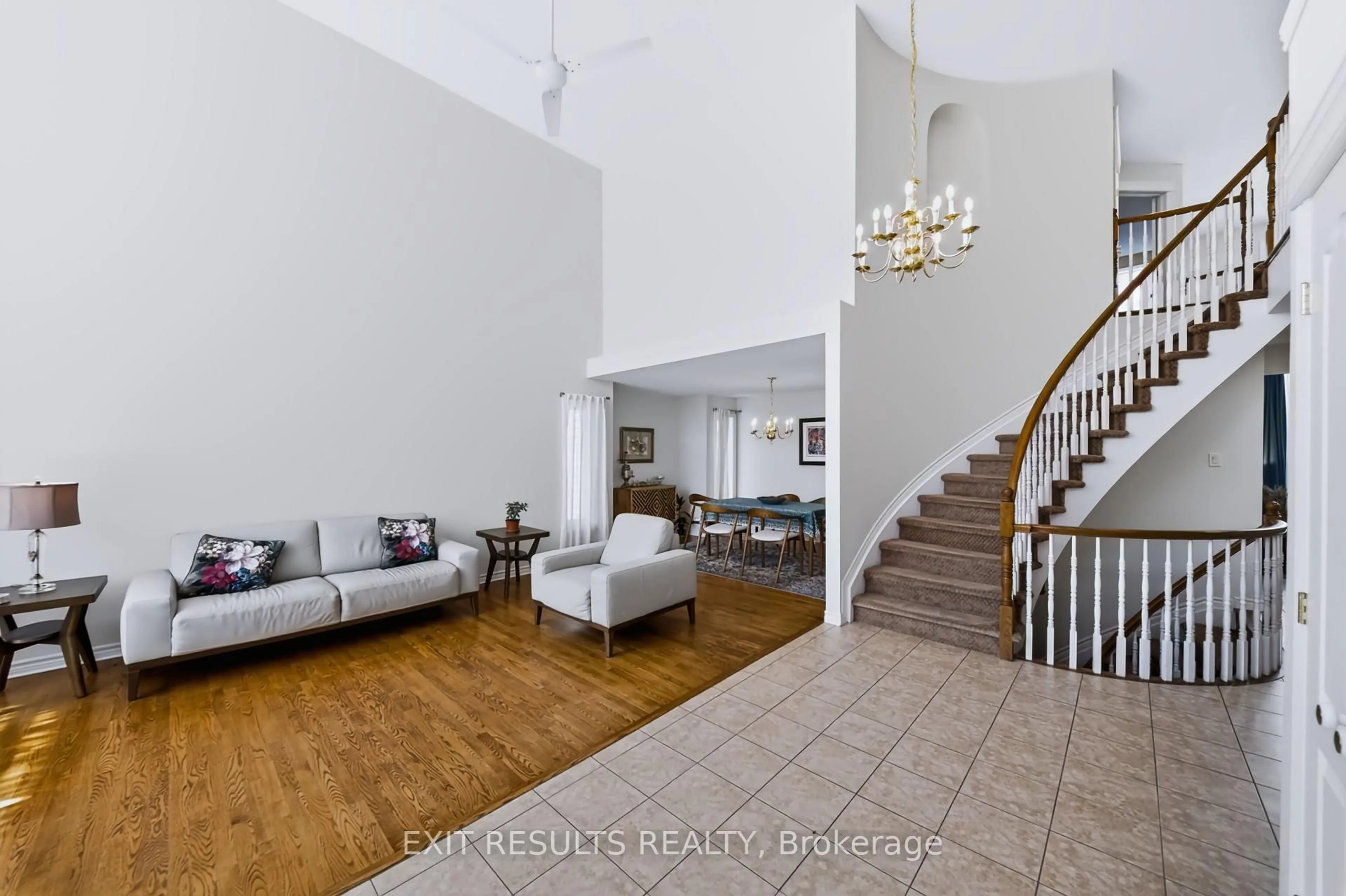 Indoor foyer for 5B KEMP Dr, Ottawa Ontario K1T 3W9