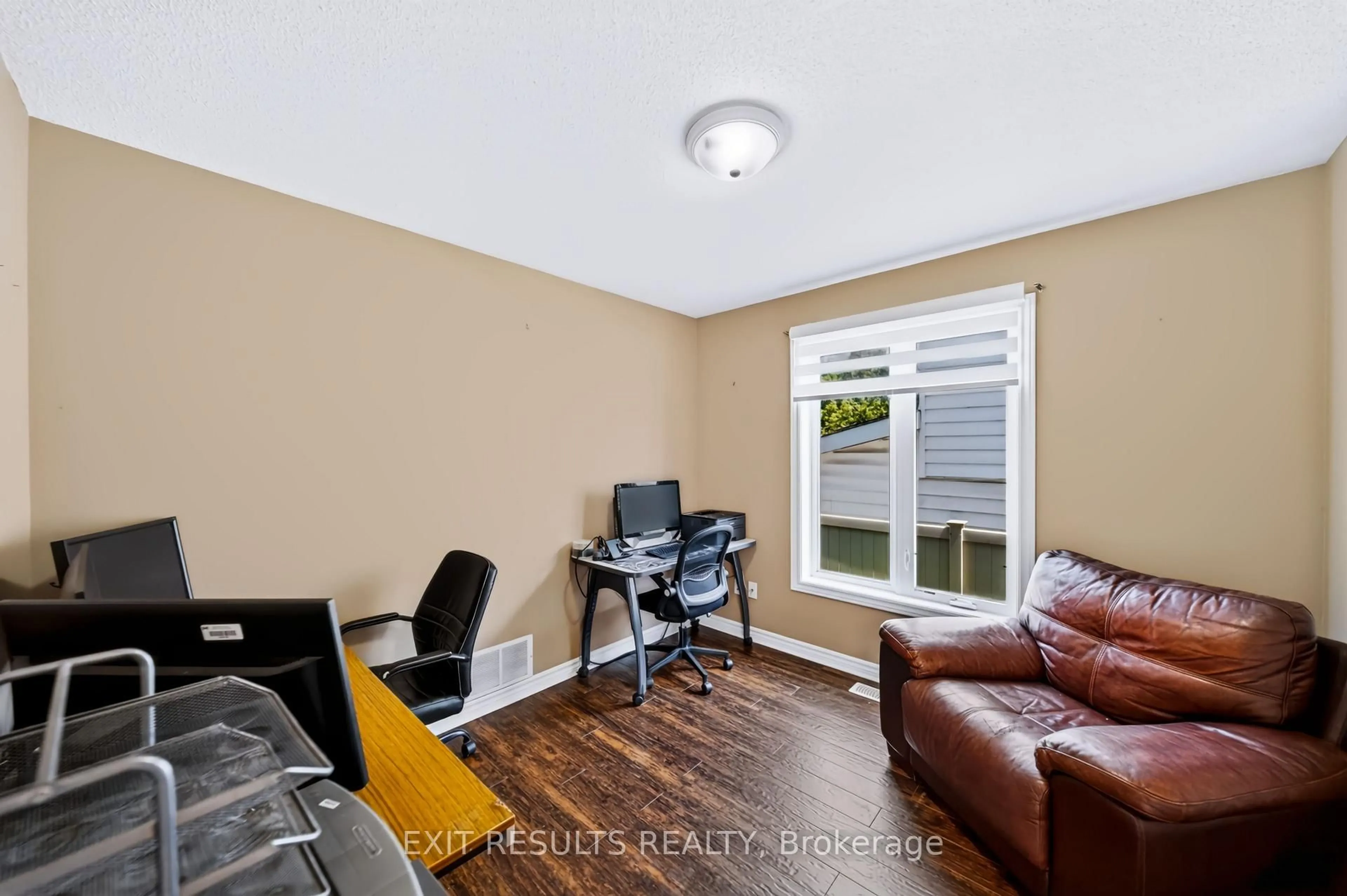 A pic of a room for 5B KEMP Dr, Ottawa Ontario K1T 3W9