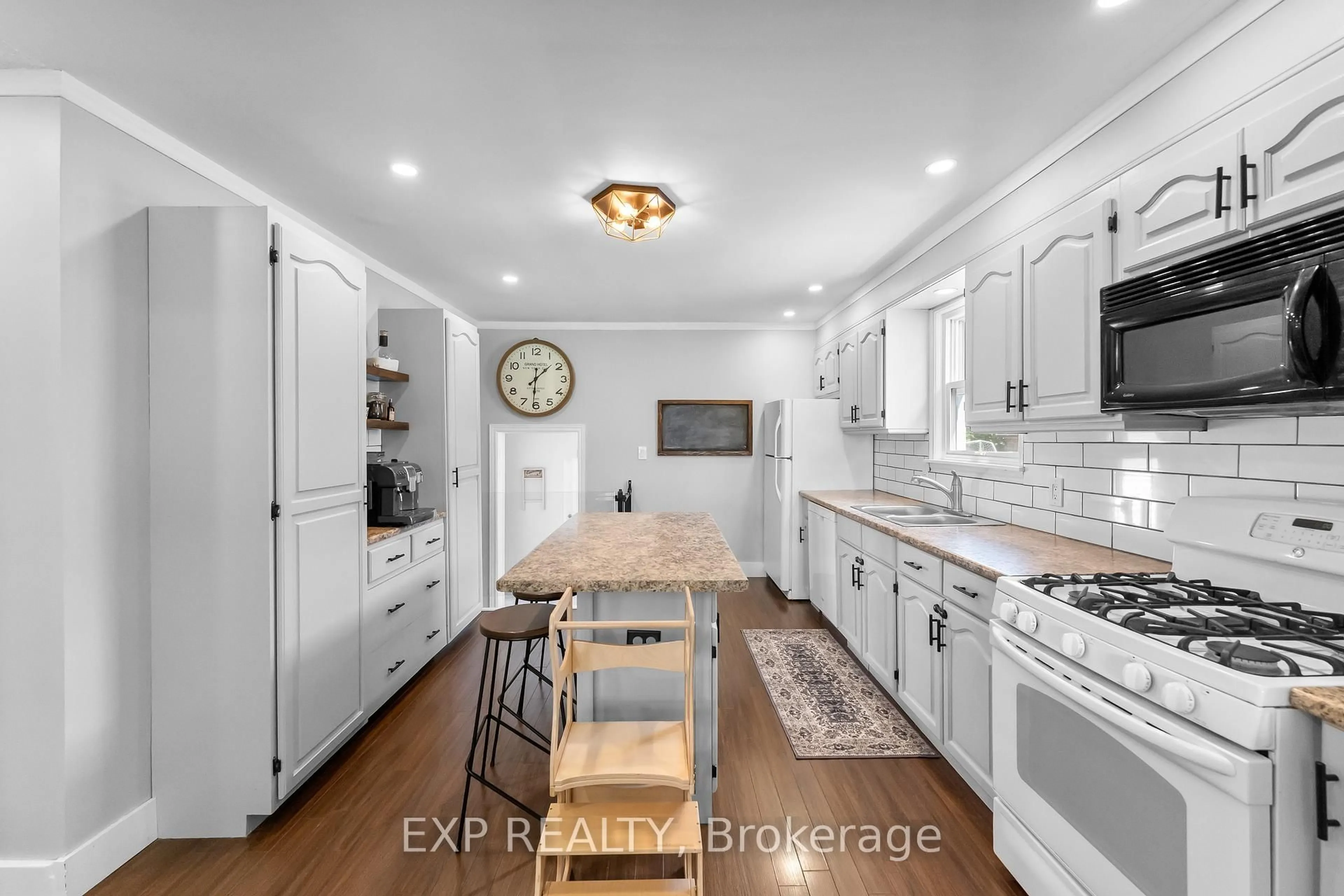 Open concept kitchen, ceramic/tile floor for 14 Mcdonald Ave, Thorold Ontario L2V 3E4