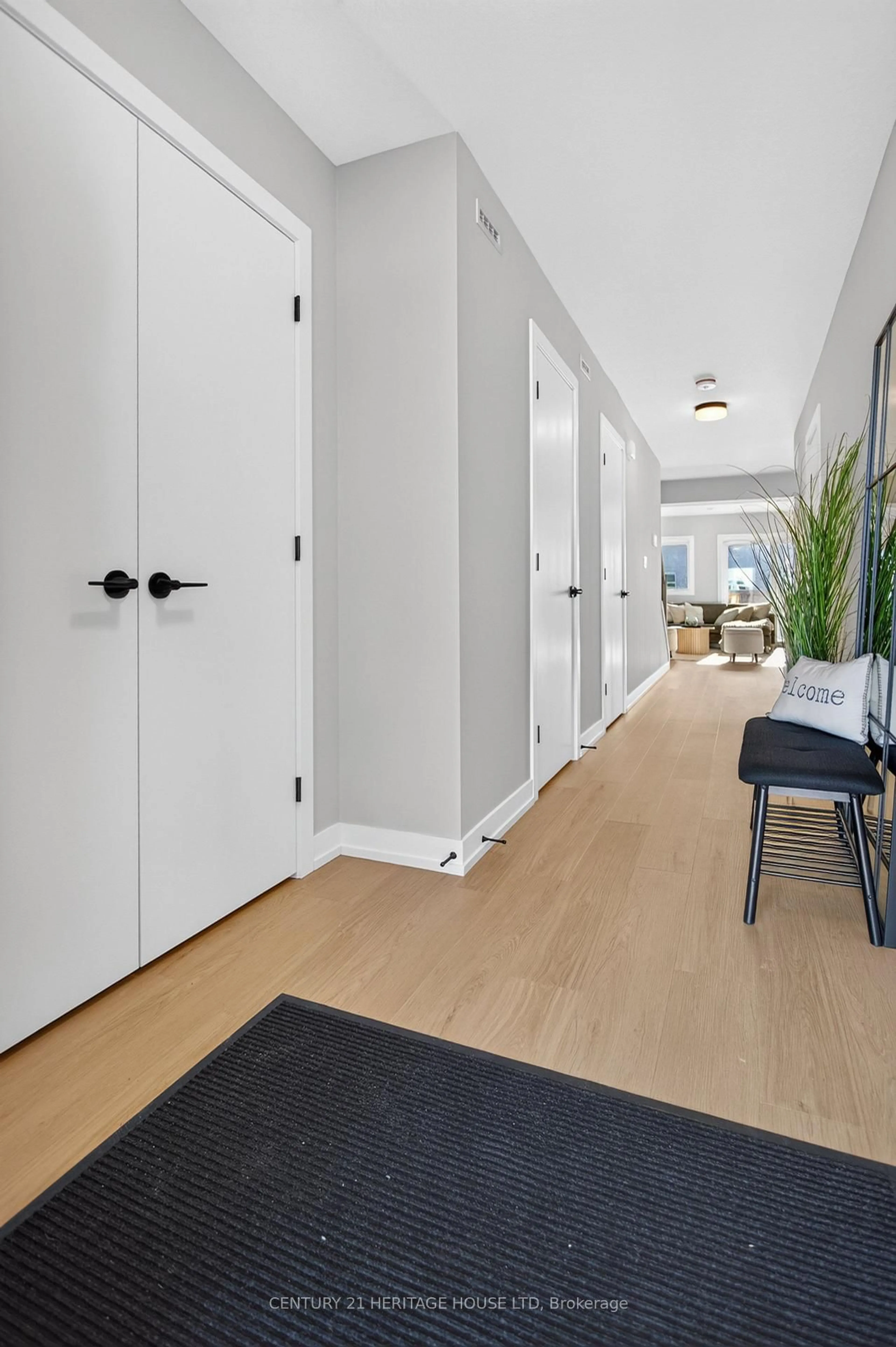 Indoor entryway for 25 Kiln Lane, St. Thomas Ontario N5R 0S2