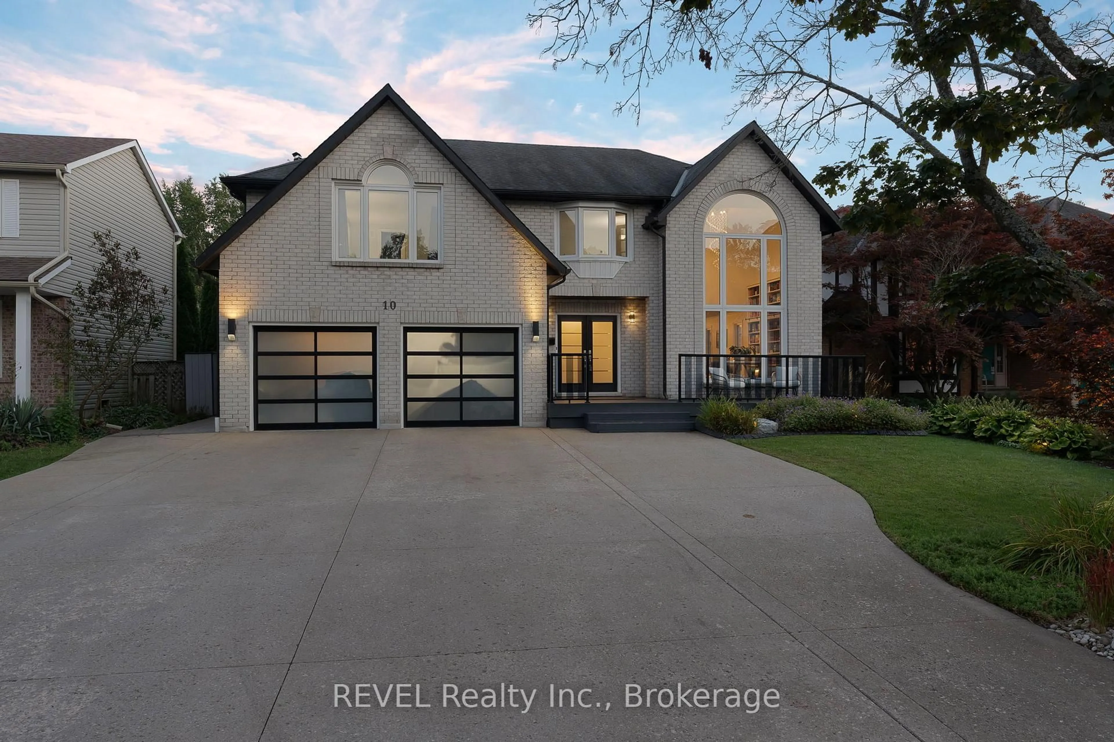 Home with brick exterior material, street for 10 Meadowbrook Lane, Pelham Ontario L0S 1E4