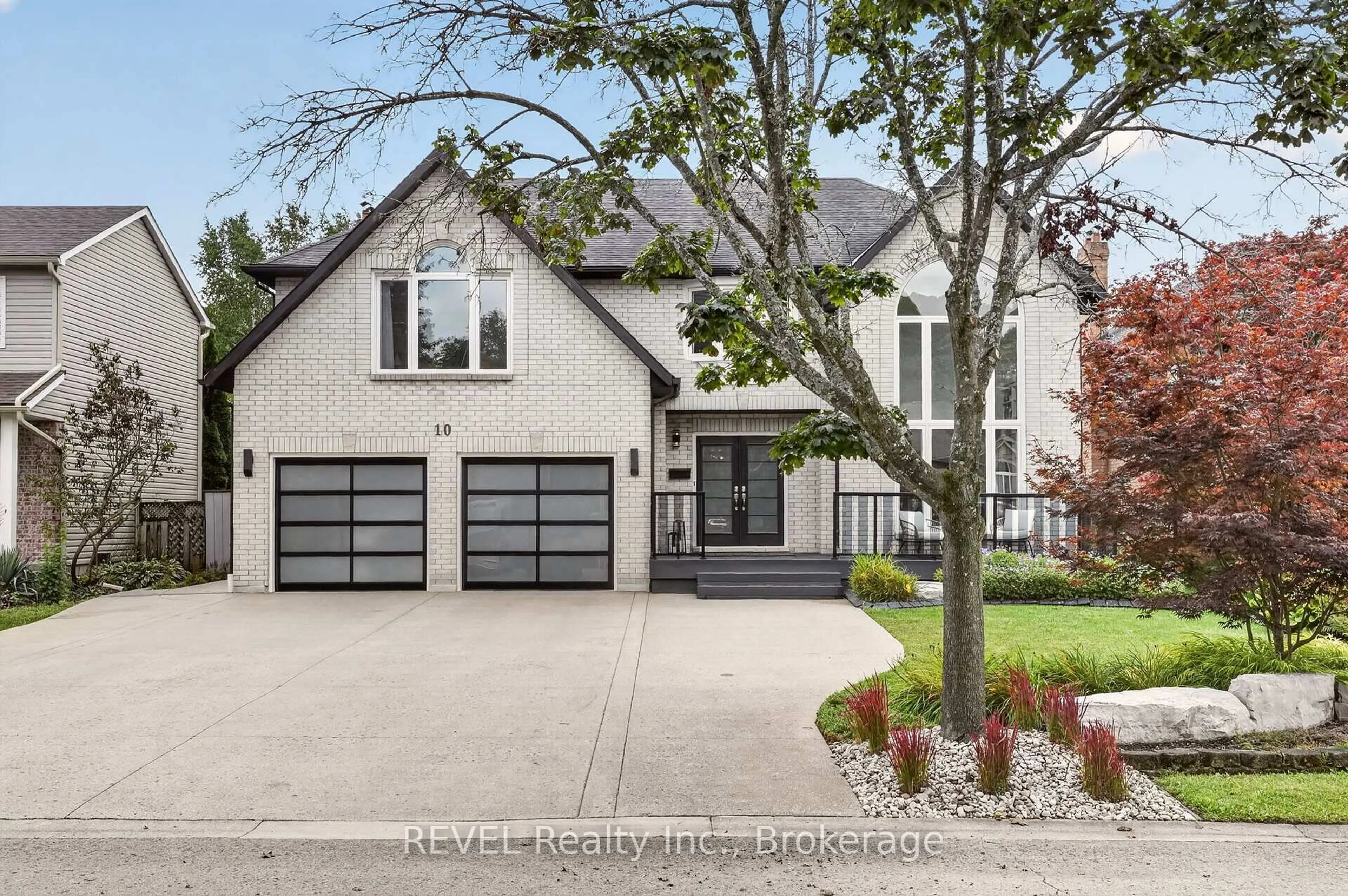 Home with brick exterior material, street for 10 Meadowbrook Lane, Pelham Ontario L0S 1E4
