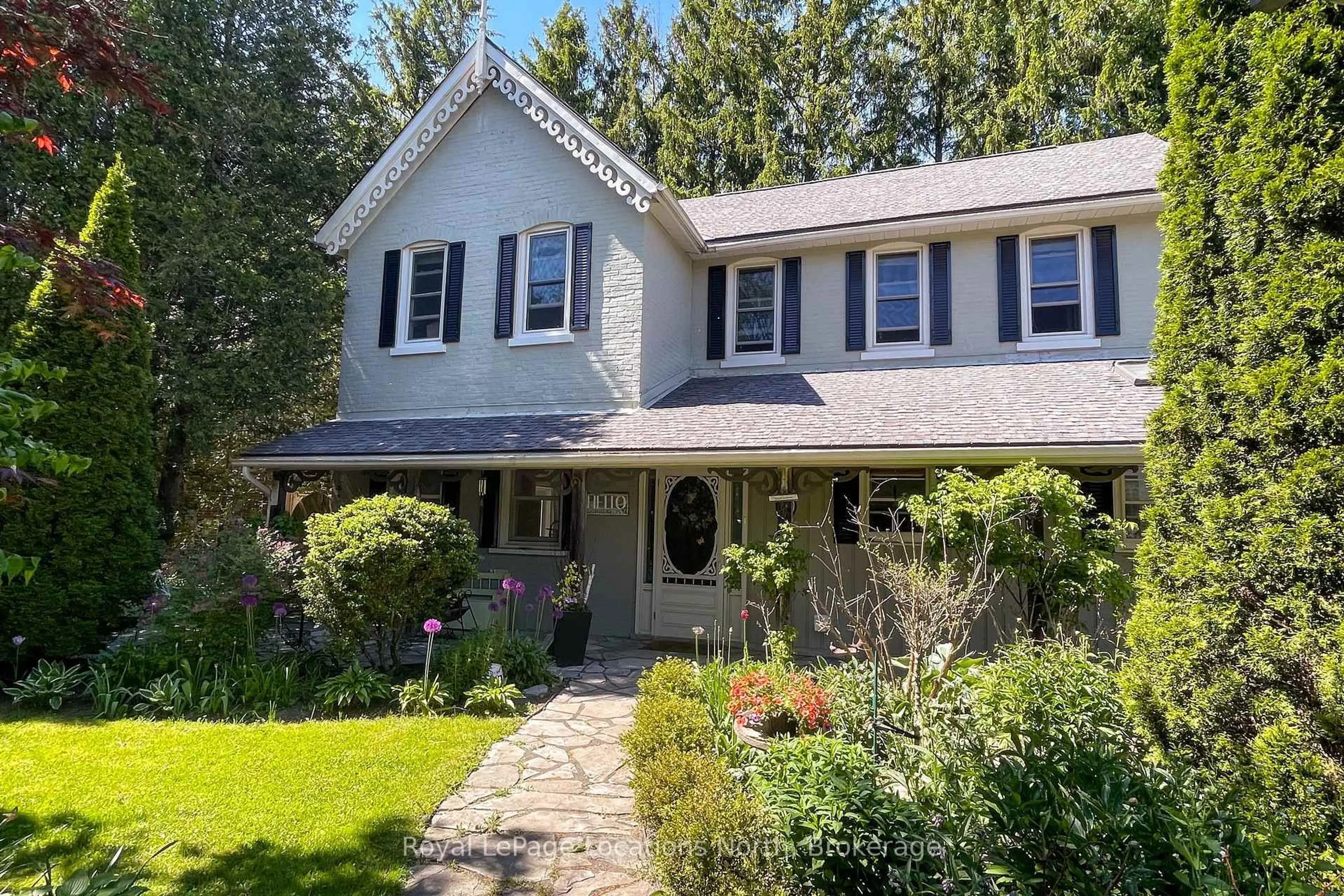 Home with vinyl exterior material, street for 44 Parkview Ave, Meaford Ontario N4L 1E5
