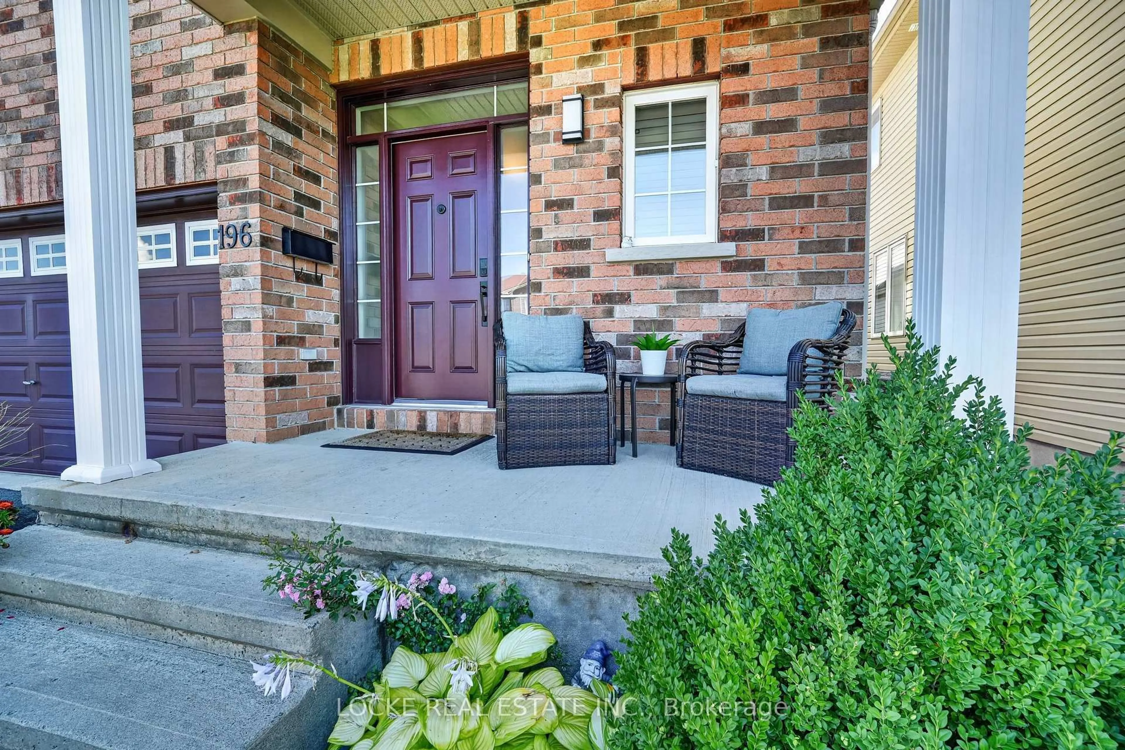 Unknown for 196 Felicity Cres, Ottawa Ontario K1W 0C2