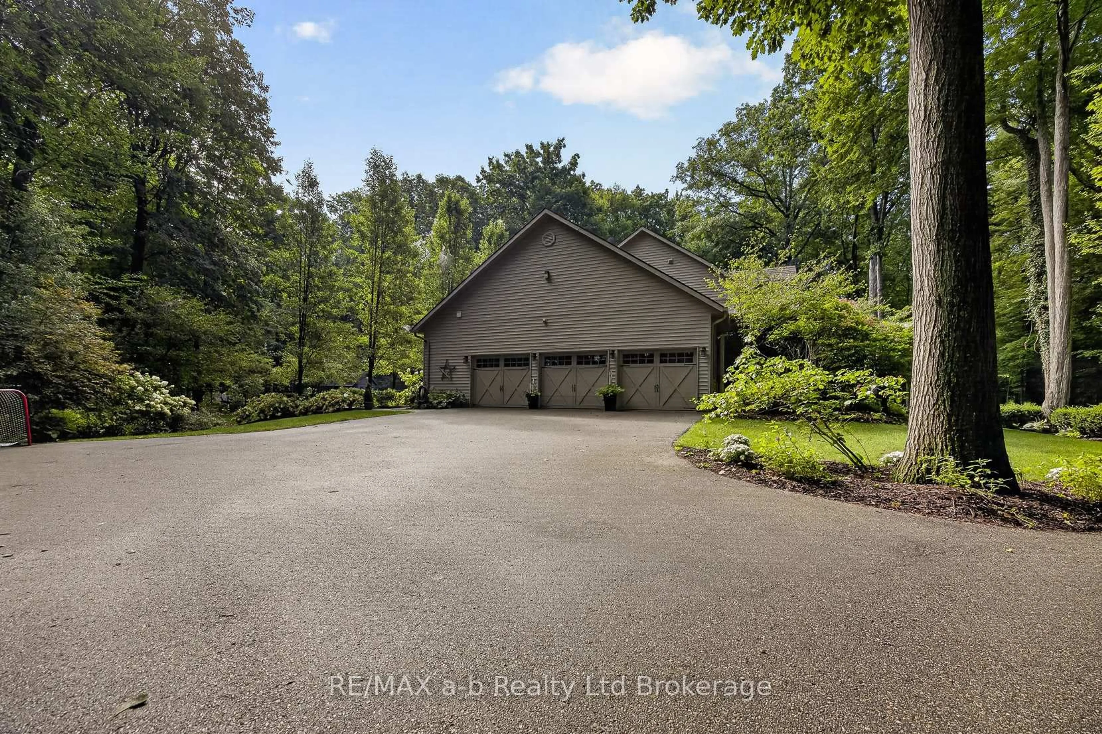 A pic from outside/outdoor area/front of a property/back of a property/a pic from drone, unknown for 9741 Coyle Rd, Bayham Ontario N4G 4G9