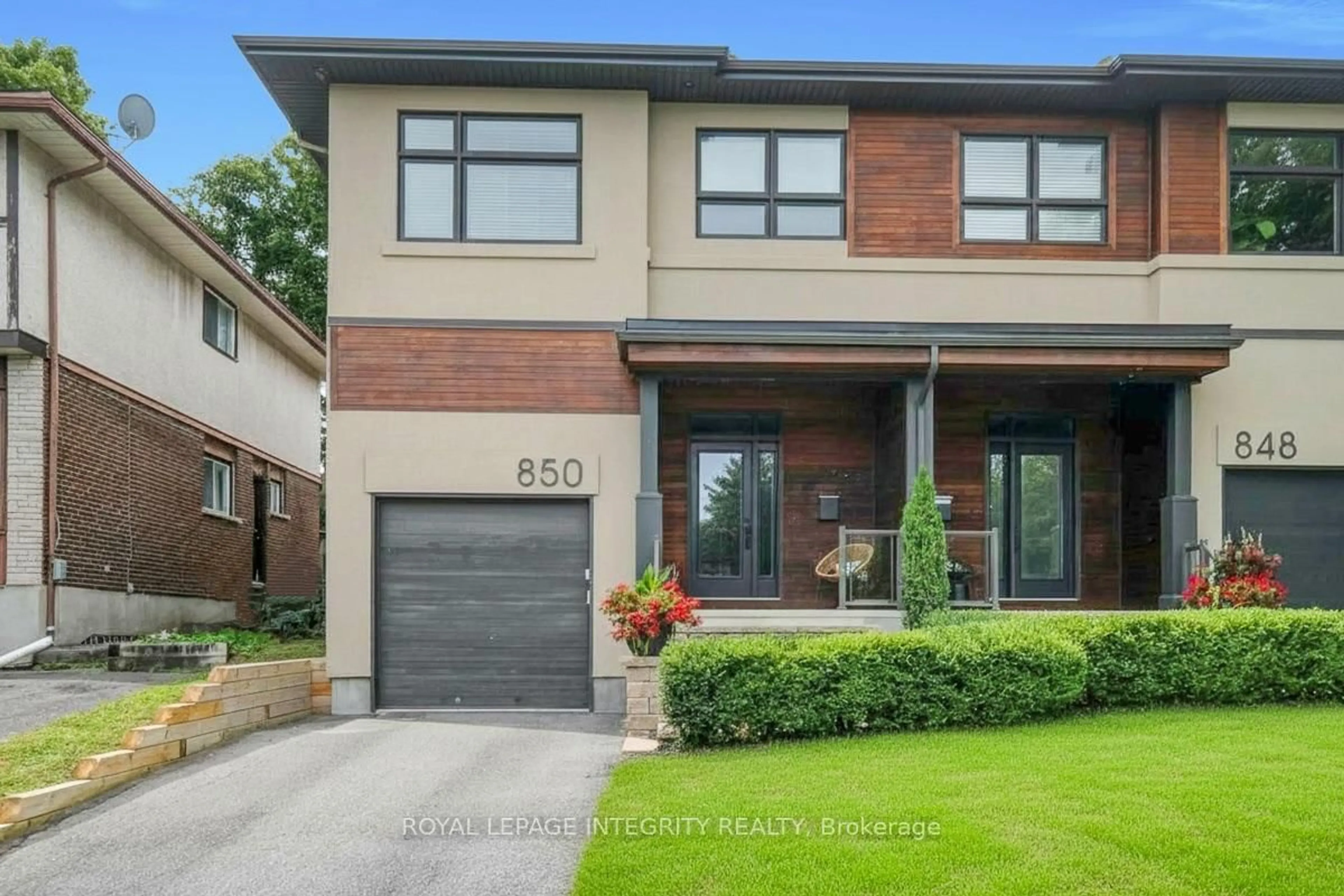 Home with brick exterior material, street for 850 Tavistock Rd, Ottawa Ontario K2B 5N6