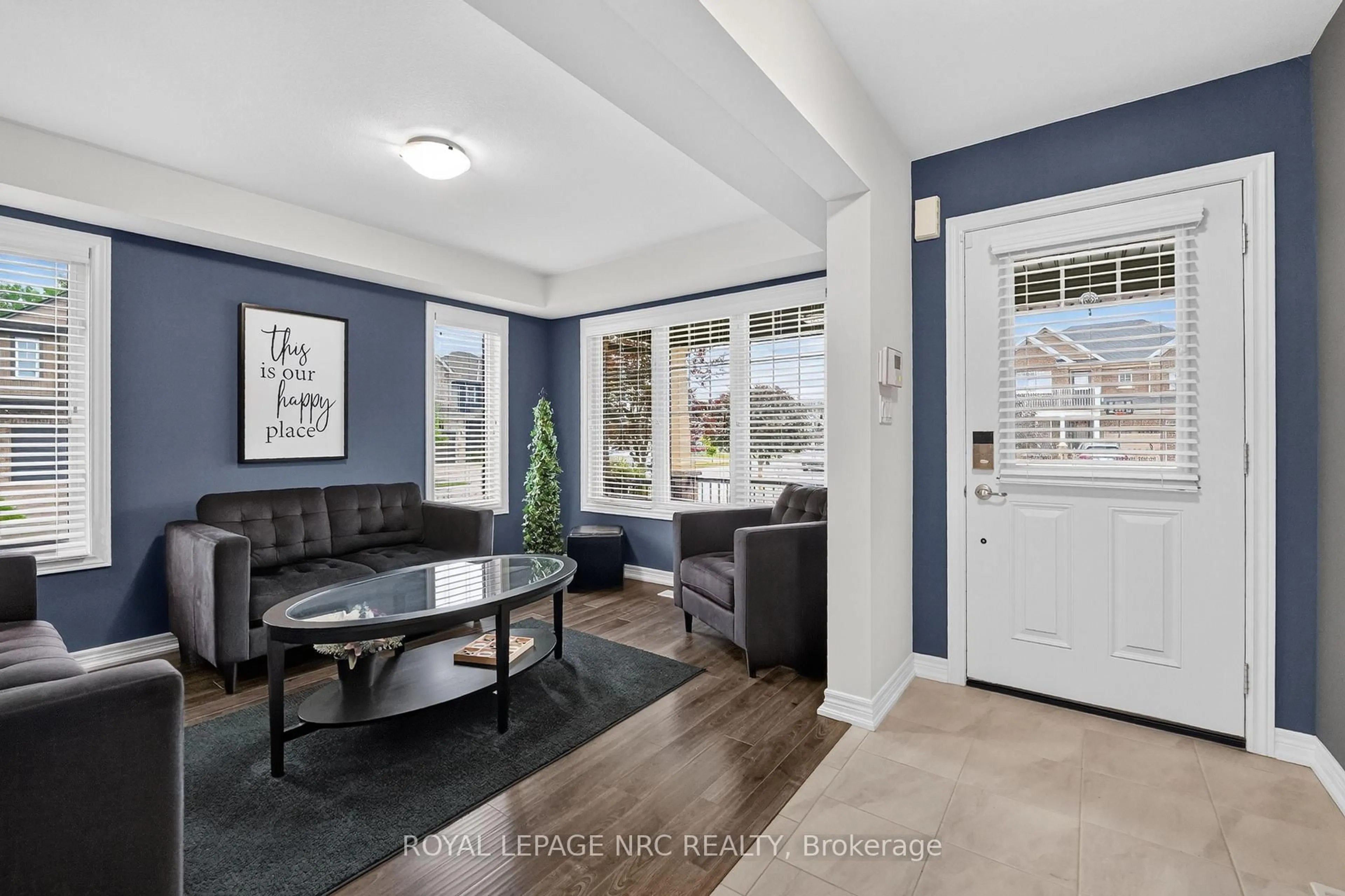 Indoor entryway for 7794 Clendenning St, Niagara Falls Ontario L2G 0H2