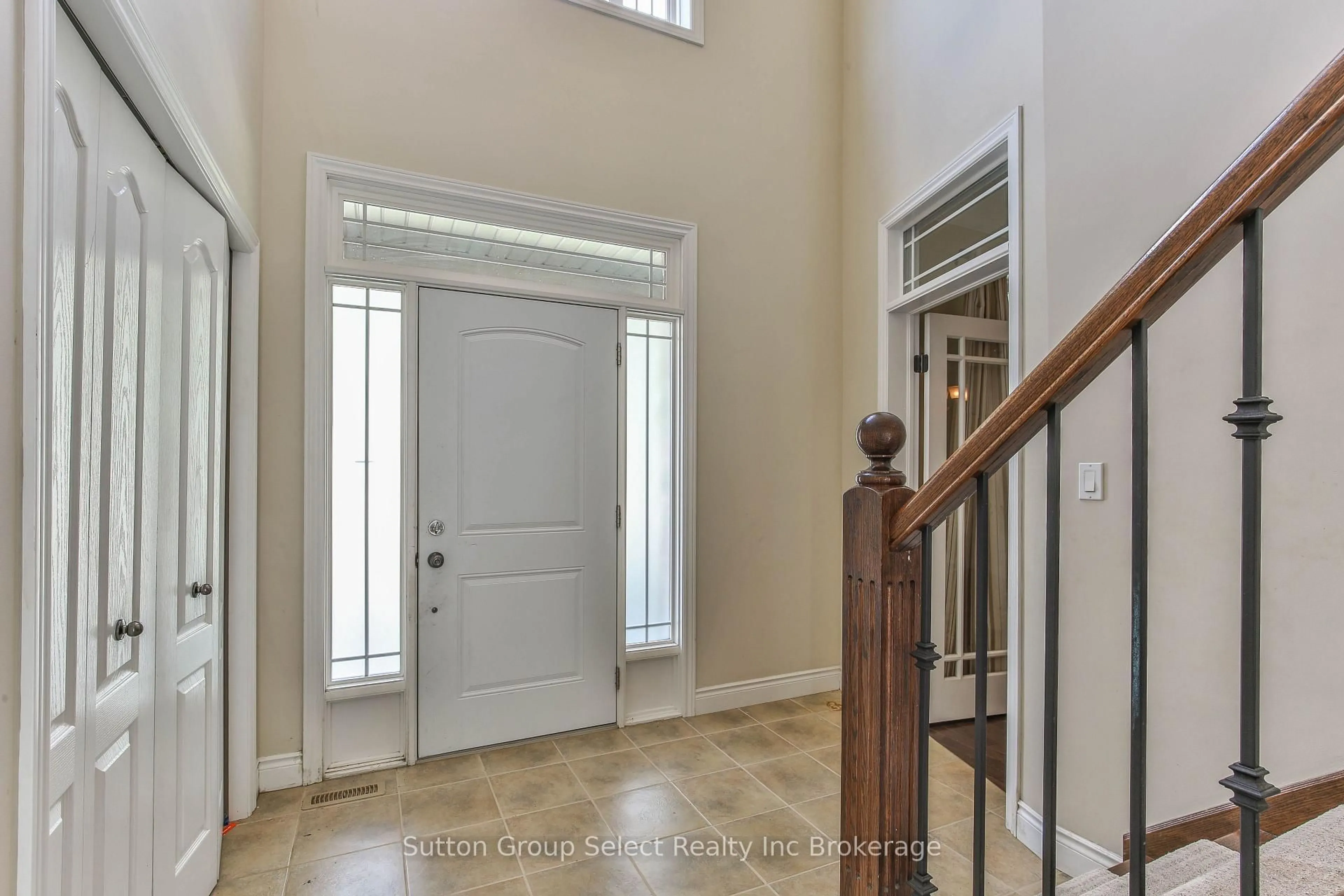 Indoor foyer for 26 Westview Crt, Woodstock Ontario N4T 0B8