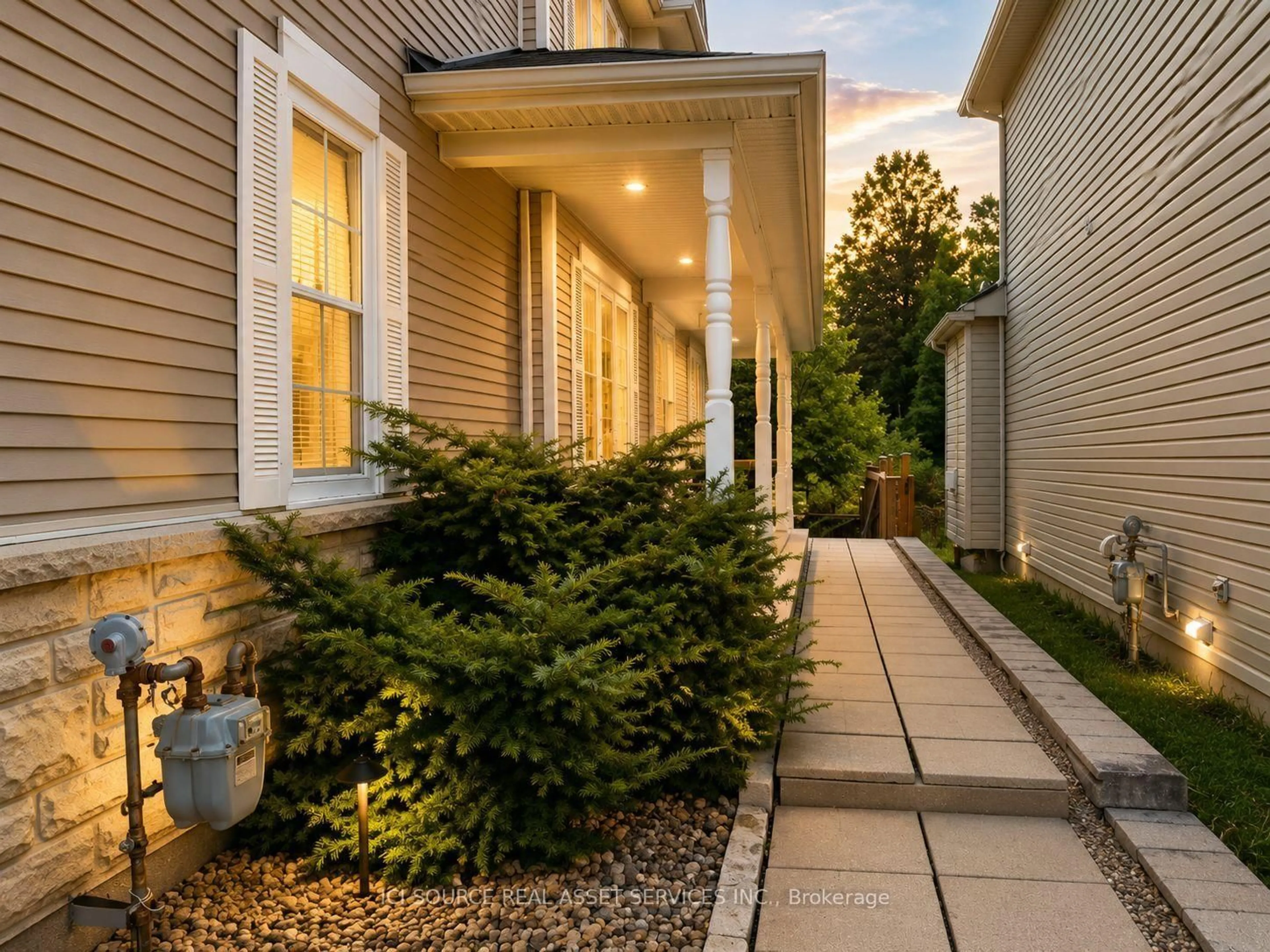 Patio, street for 358 Wisteria Cres, Ottawa Ontario K1V 0N9