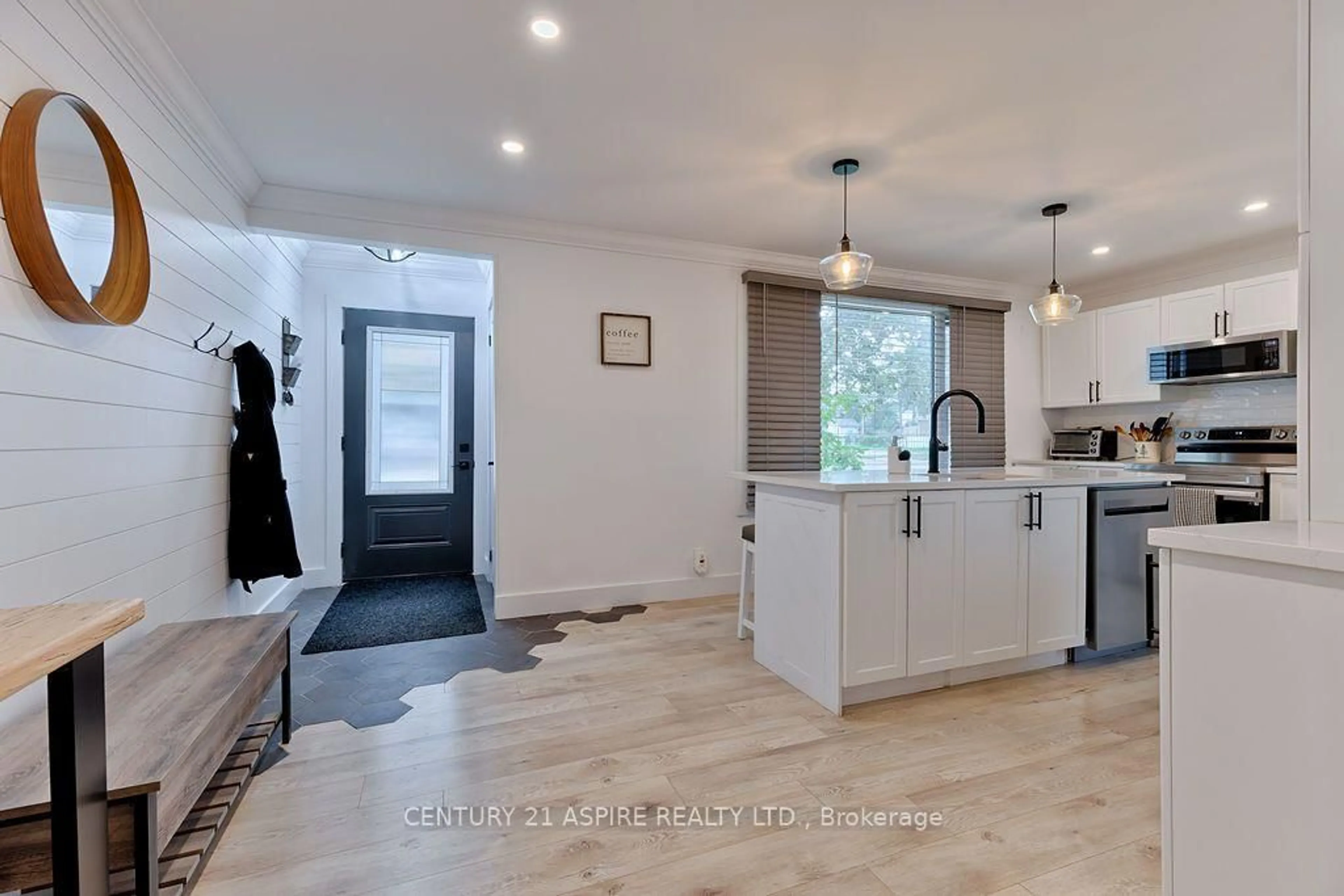 Open concept kitchen, unknown for 621 Bruham Ave, Laurentian Valley Ontario K8A 4Z6