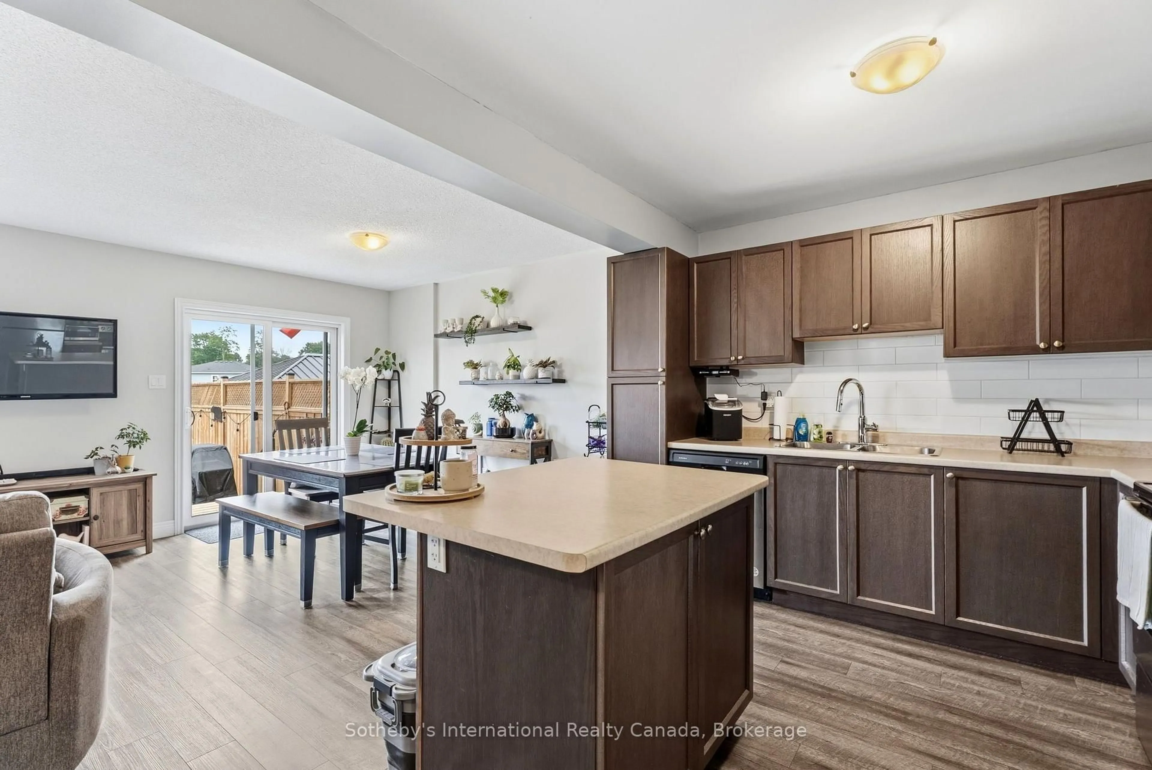 Open concept kitchen, unknown for 200 Daffodil Crt, Gravenhurst Ontario P1P 0B8