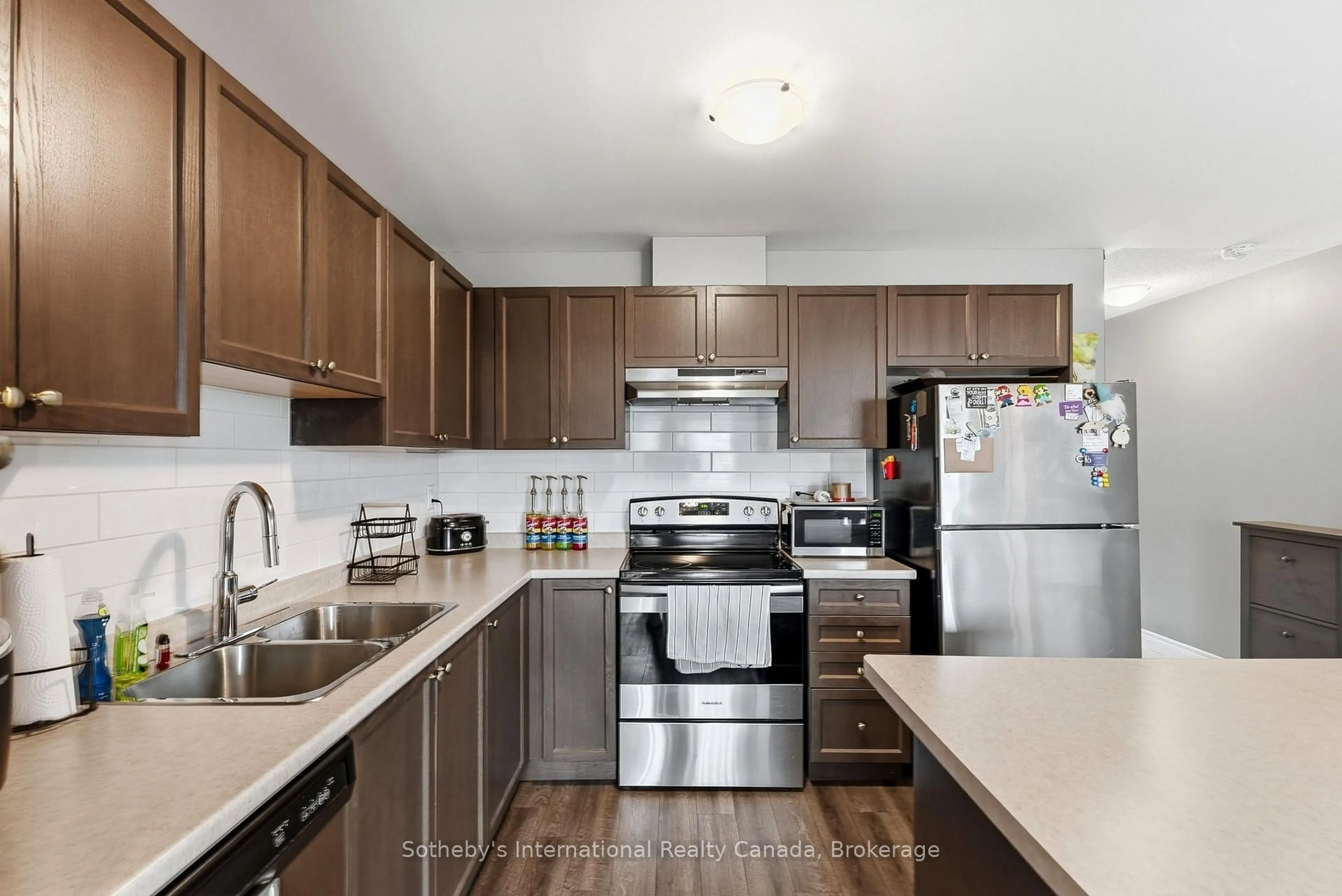 Standard kitchen, unknown for 200 Daffodil Crt, Gravenhurst Ontario P1P 0B8