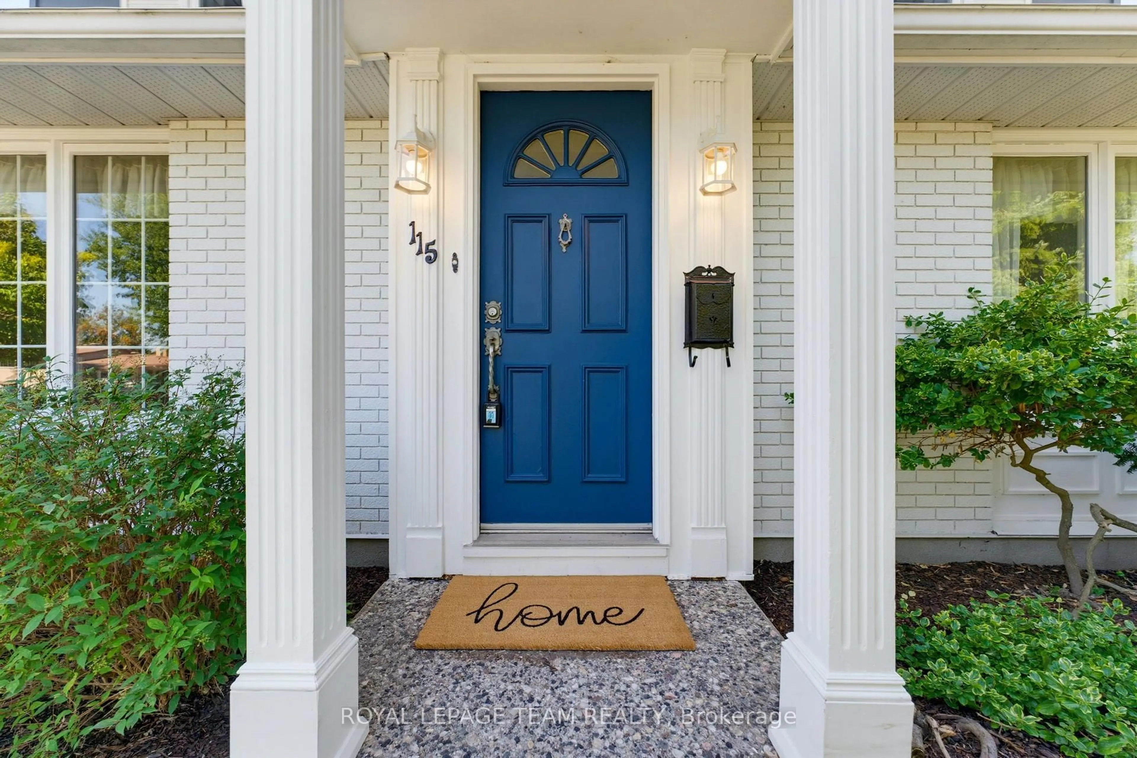 Indoor entryway for 115 Beaver Rdge, Ottawa Ontario K2E 6E5