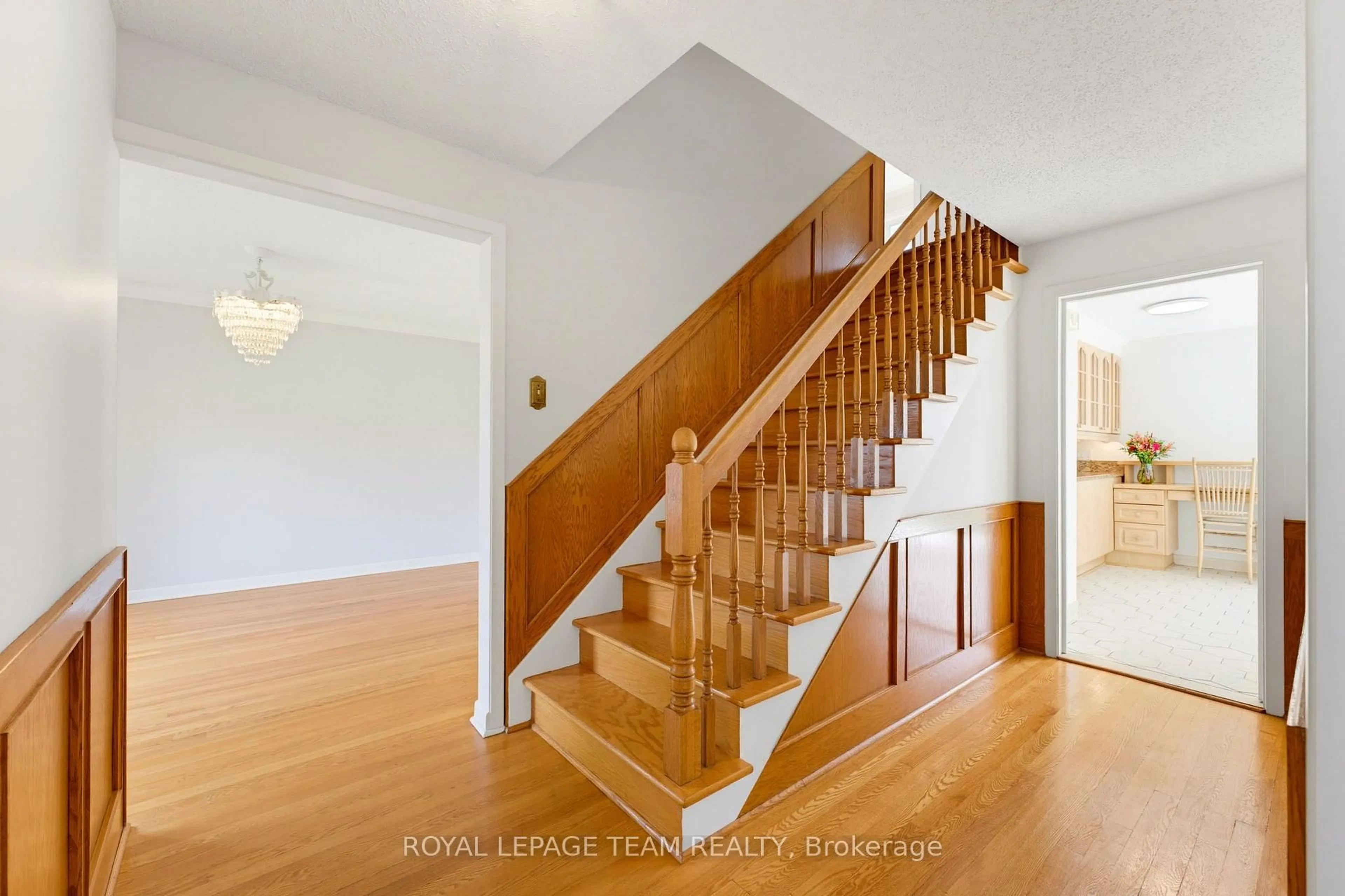 Stairs for 115 Beaver Rdge, Ottawa Ontario K2E 6E5
