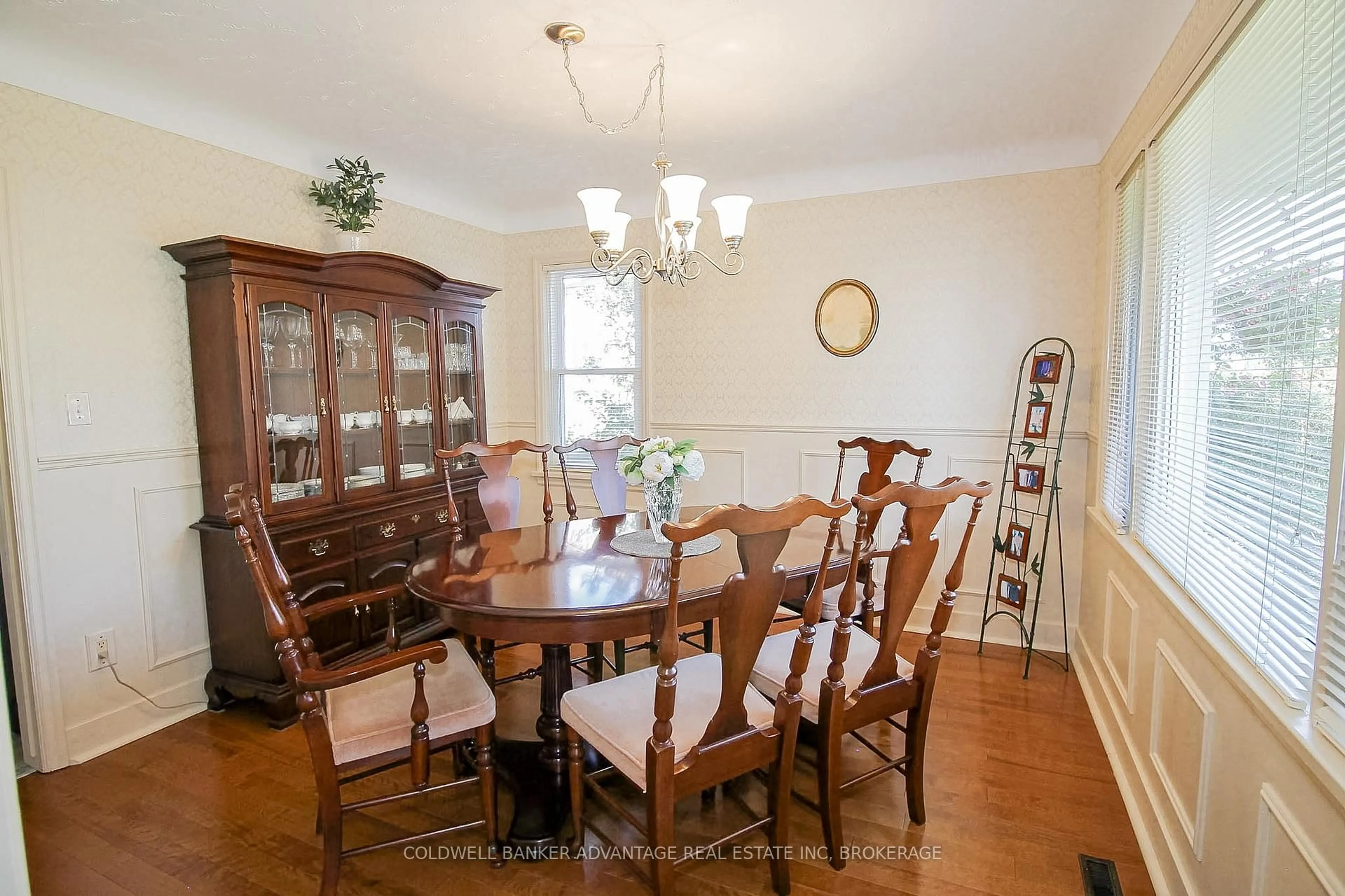 Dining room, wood/laminate floor for 43 Gram Ave, Welland Ontario L3C 1H5