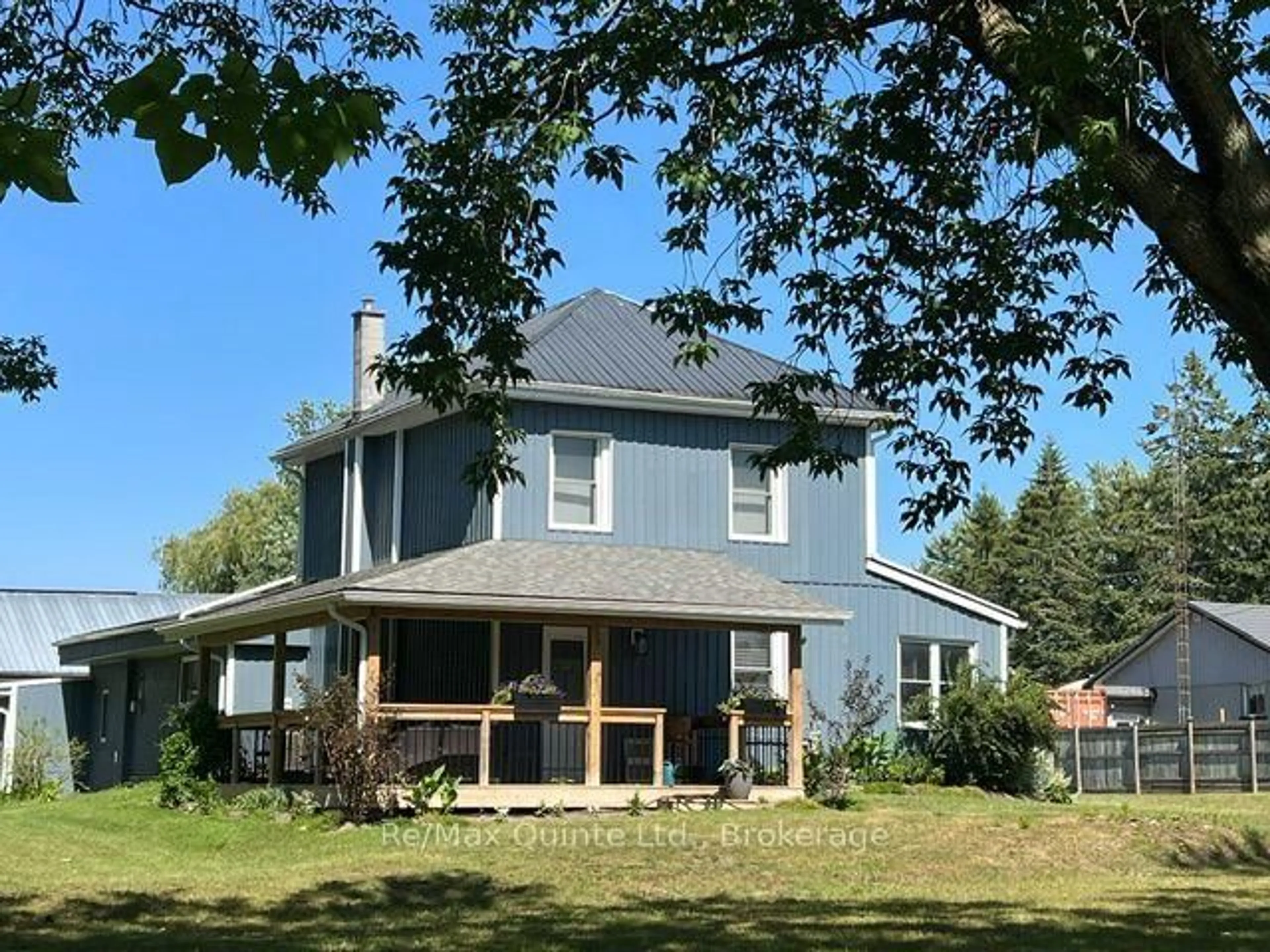 Home with vinyl exterior material, building for 101 Roseland Dr, Quinte West Ontario K0K 1L0