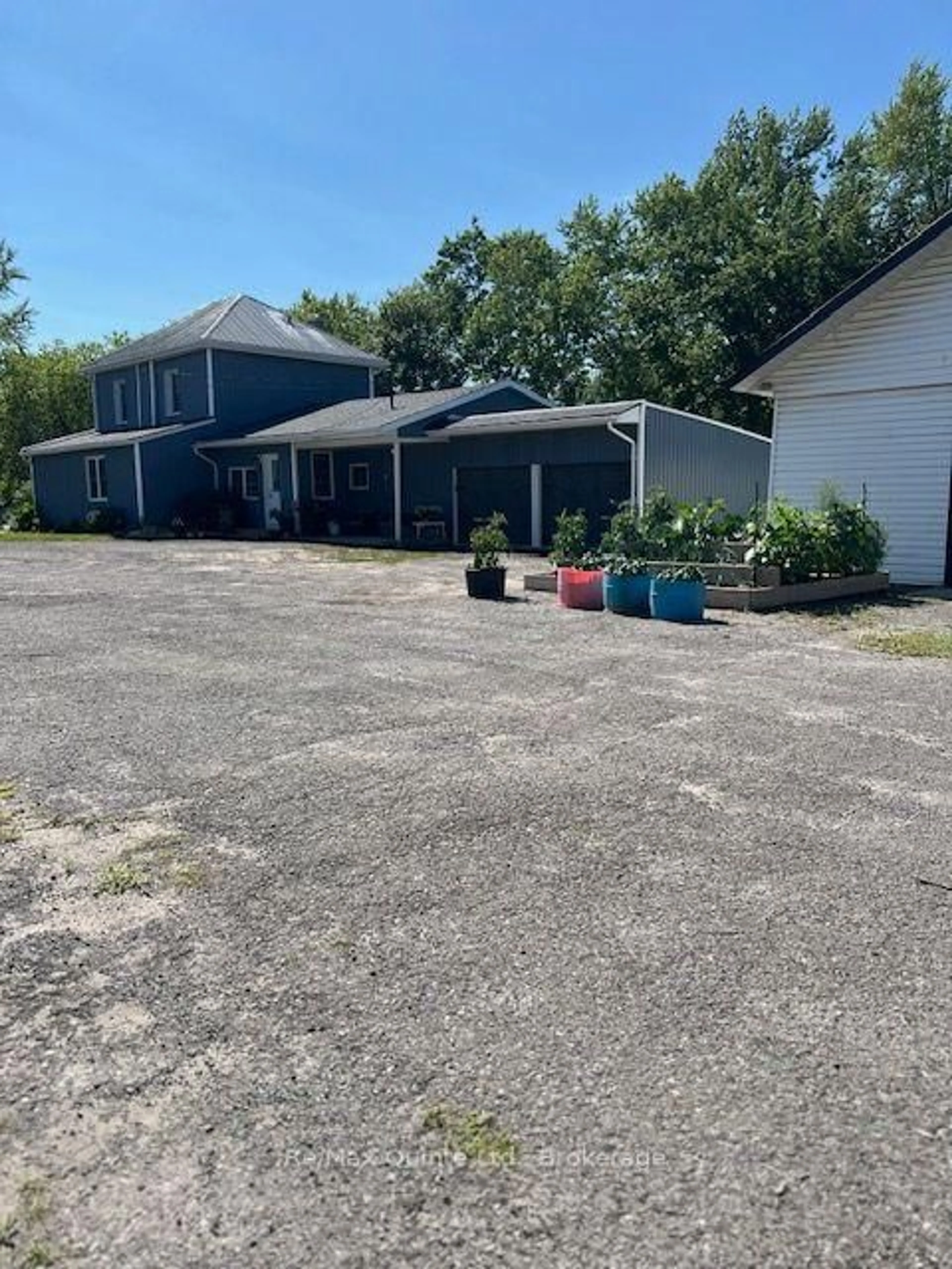 A pic from outside/outdoor area/front of a property/back of a property/a pic from drone, building for 101 Roseland Dr, Quinte West Ontario K0K 1L0