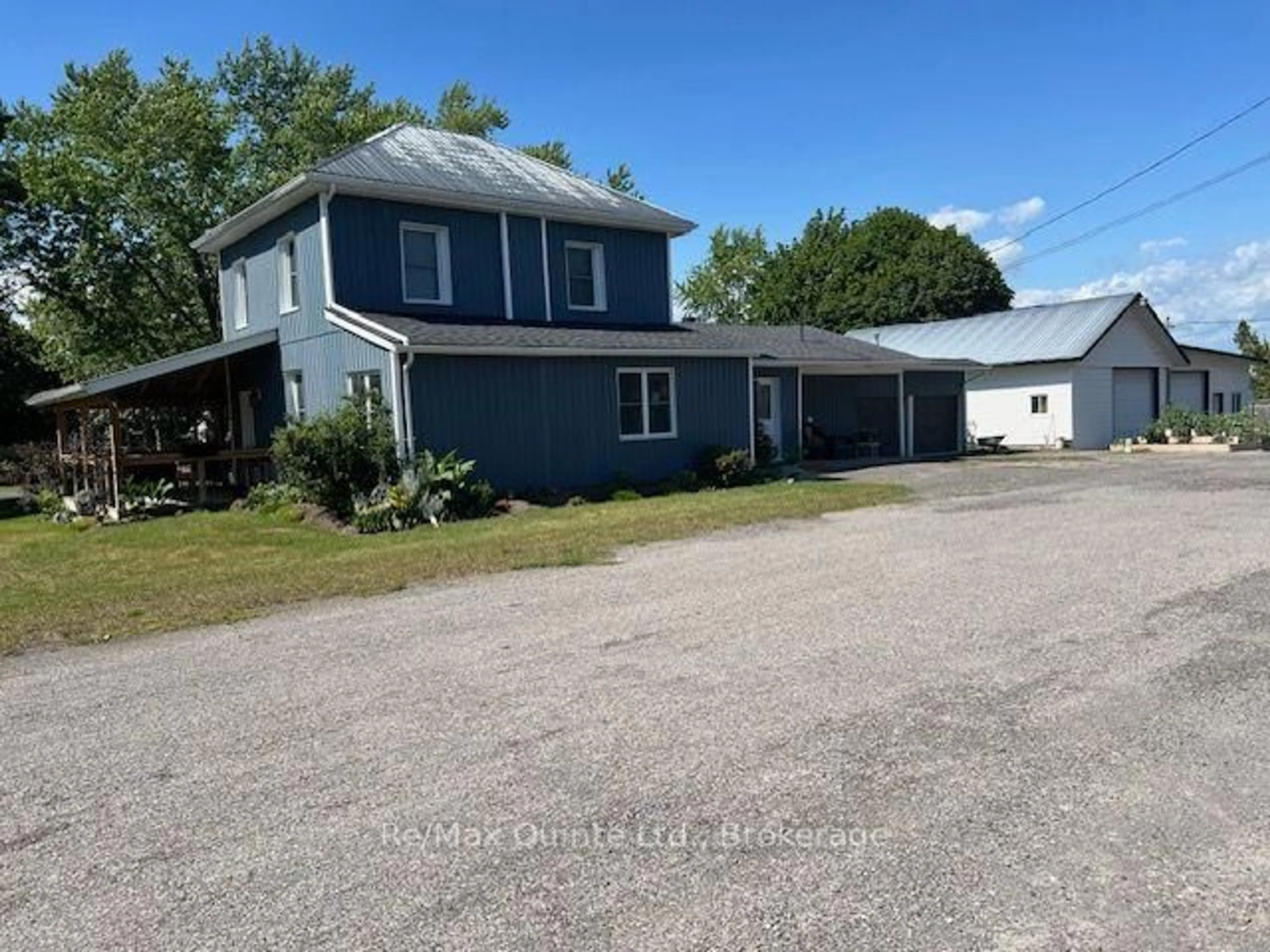 A pic from outside/outdoor area/front of a property/back of a property/a pic from drone, building for 101 Roseland Dr, Quinte West Ontario K0K 1L0