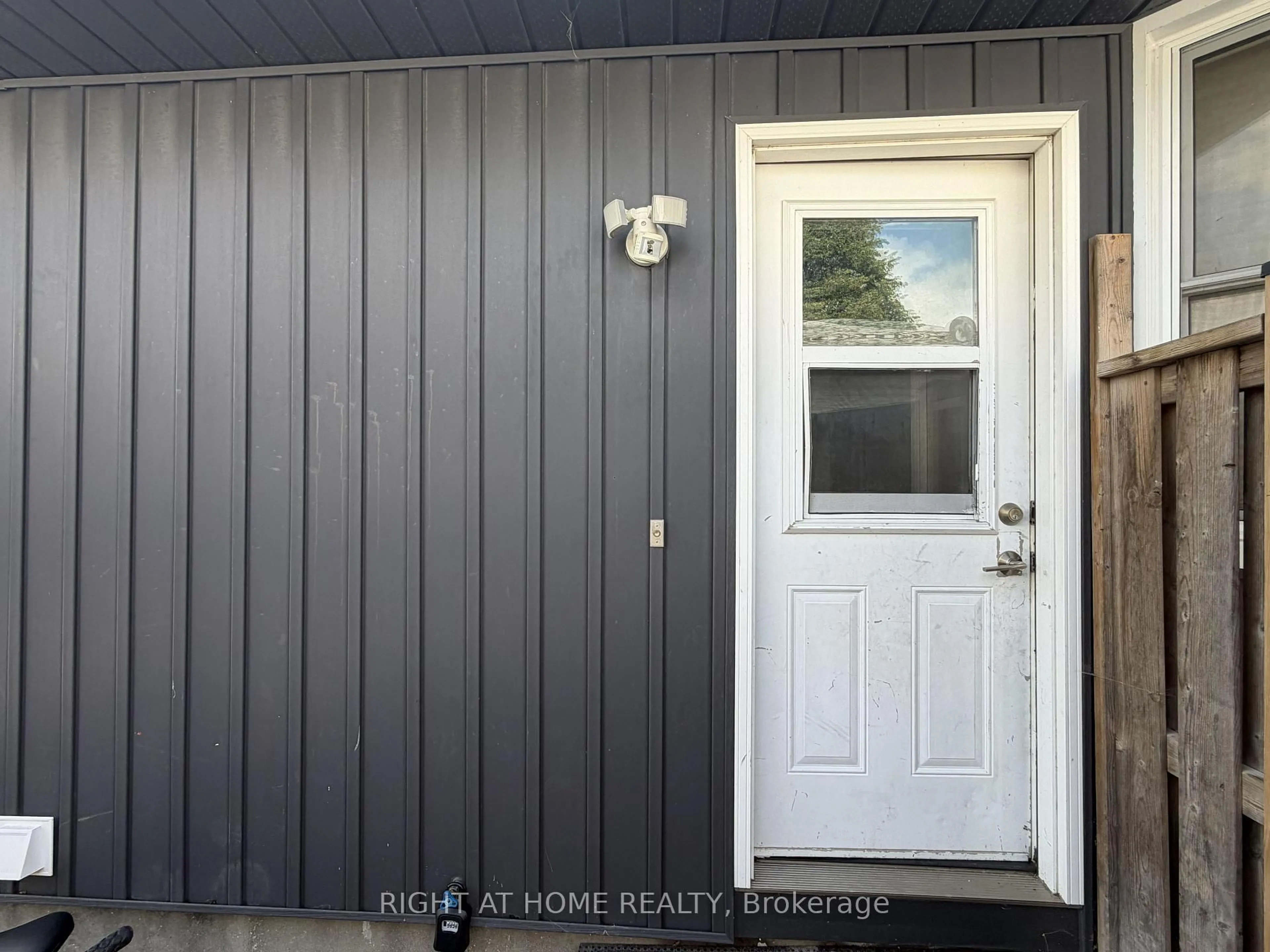 Home with vinyl exterior material, street for 110 MURIEL Cres, London South Ontario N6E 2K5